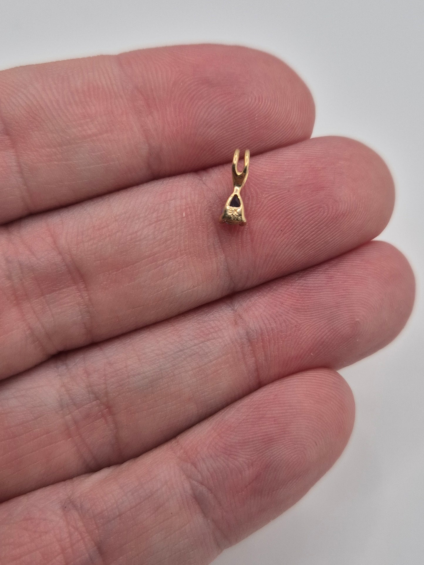 9ct gold topaz pendant