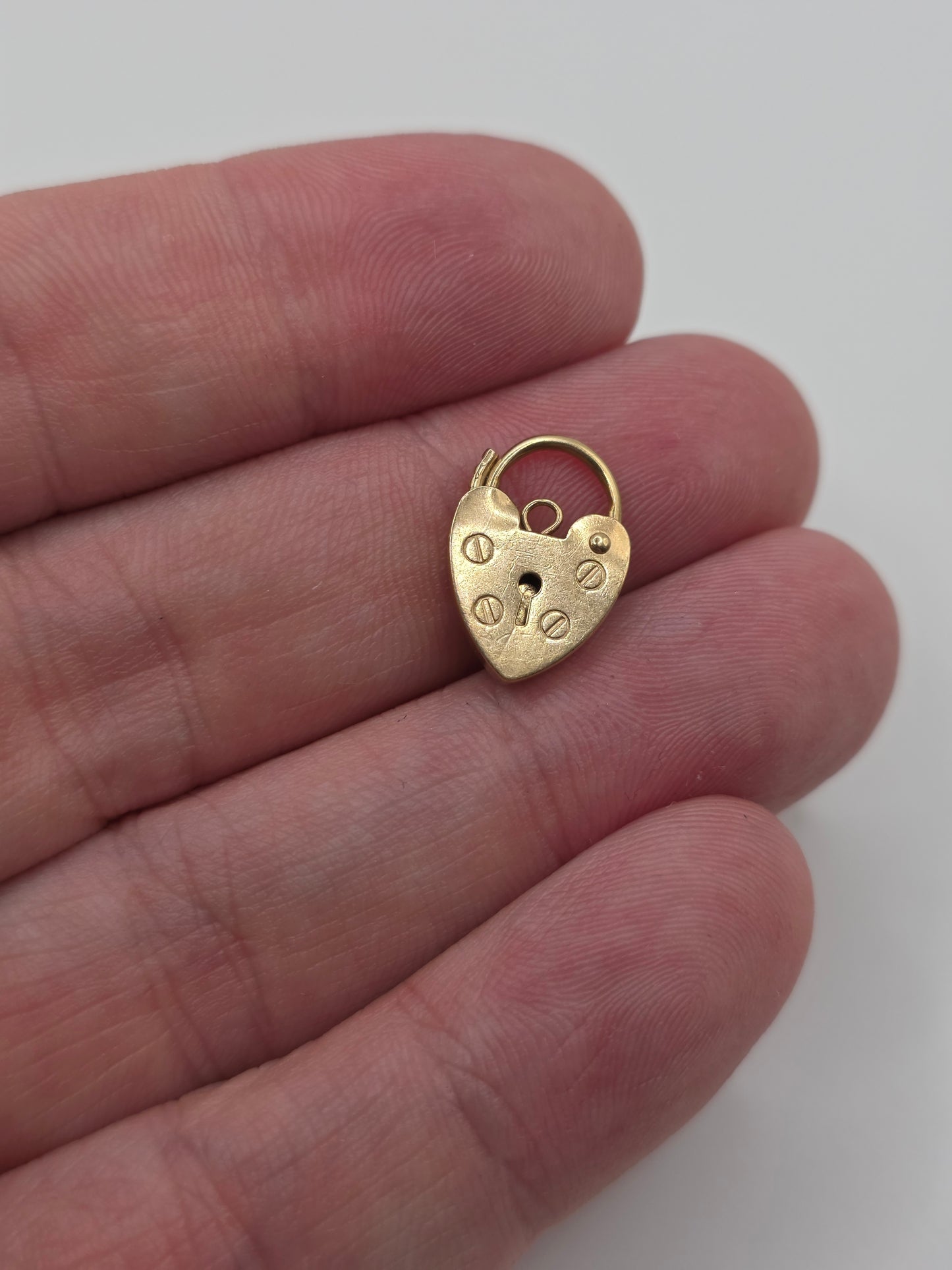9ct gold padlock 49