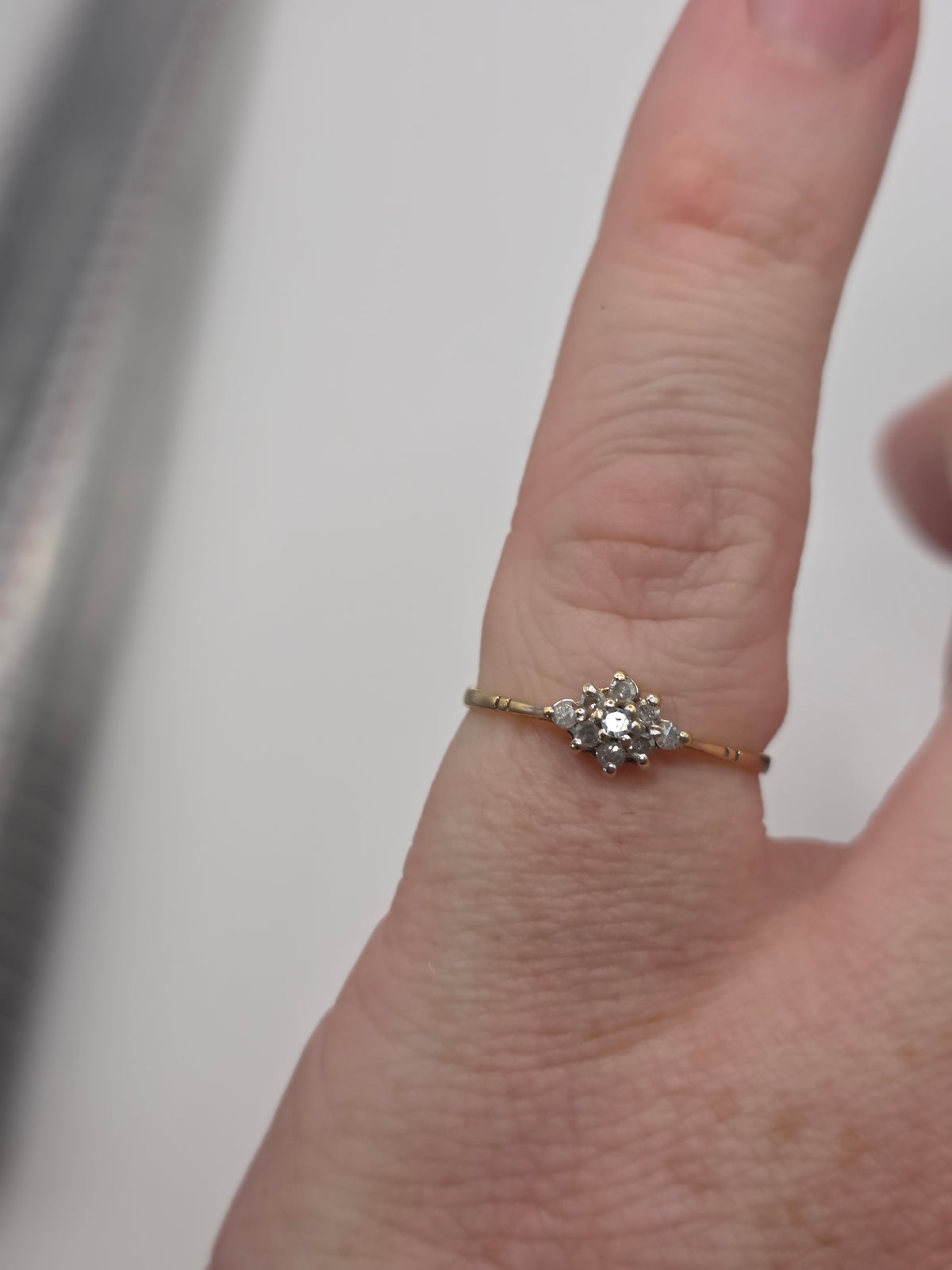 9ct gold diamond ring