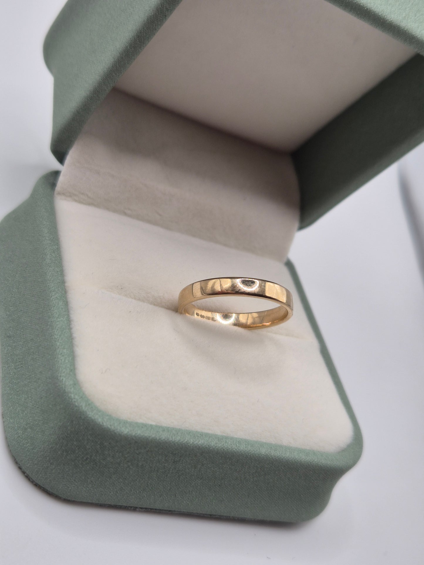 9ct gold band ring