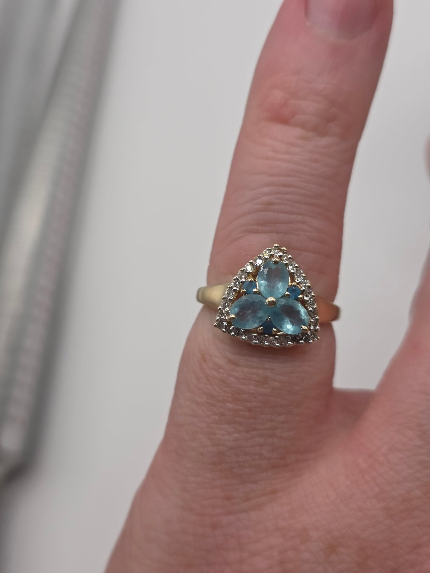 9ct gold apatite and diamond ring
