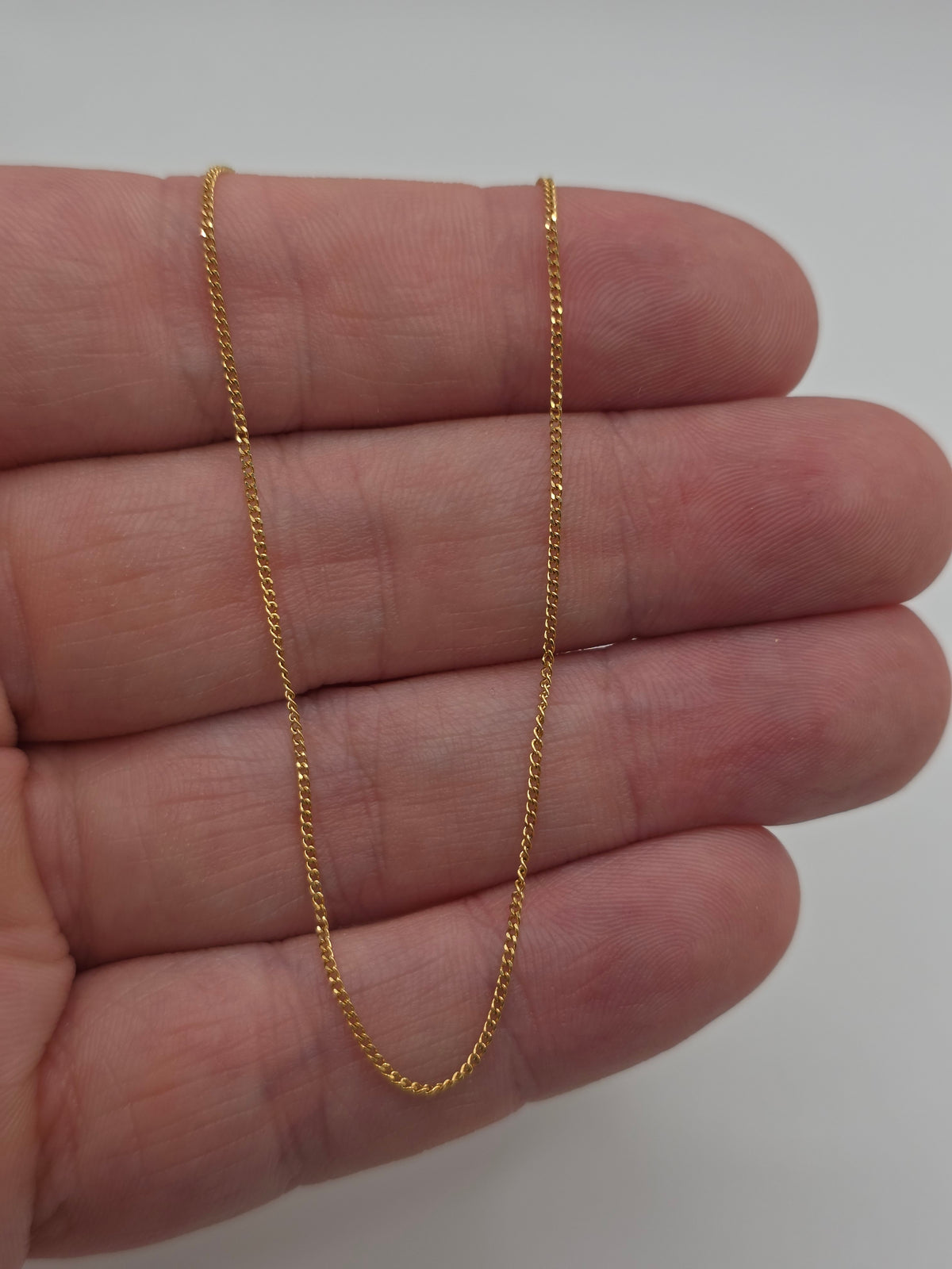 9ct gold chain (110)