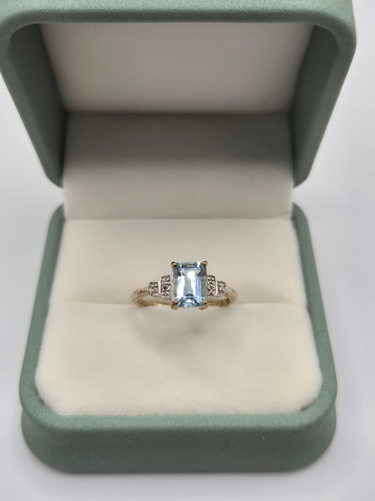 9ct gold topaz and diamond ring
