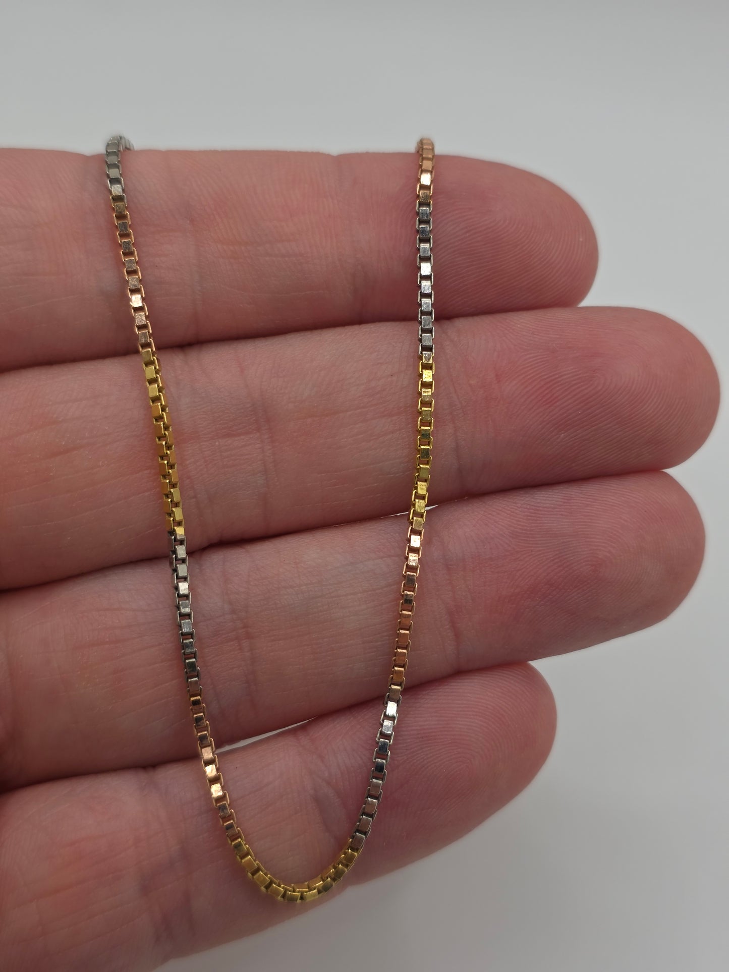 9ct tri gold box link chain (98)