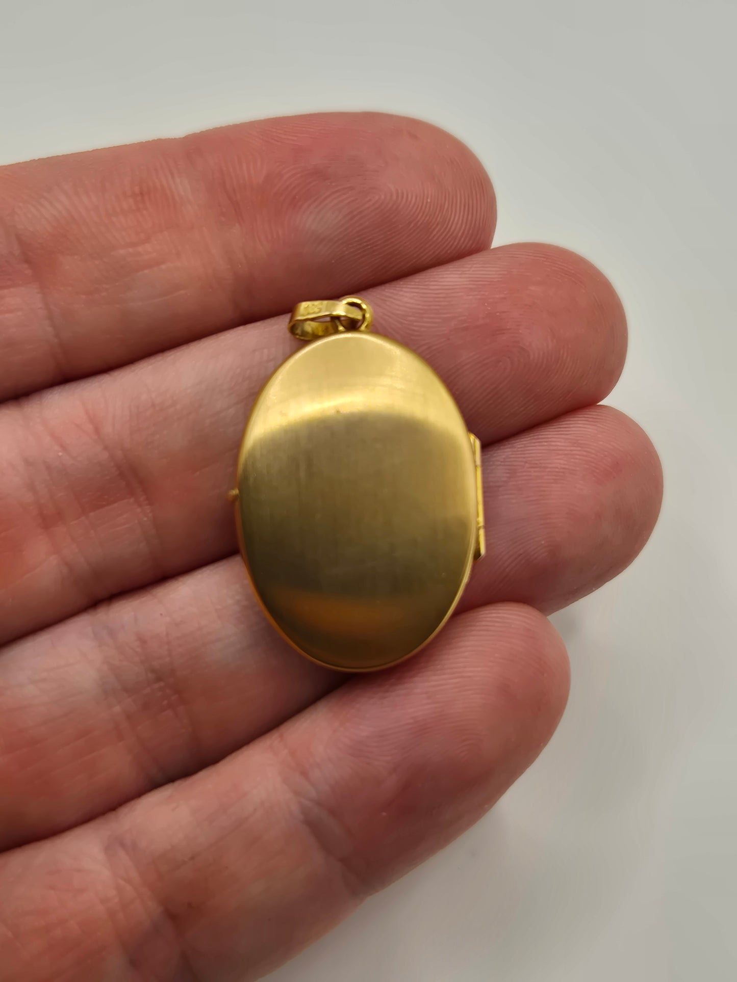 9ct gold floral locket pendant