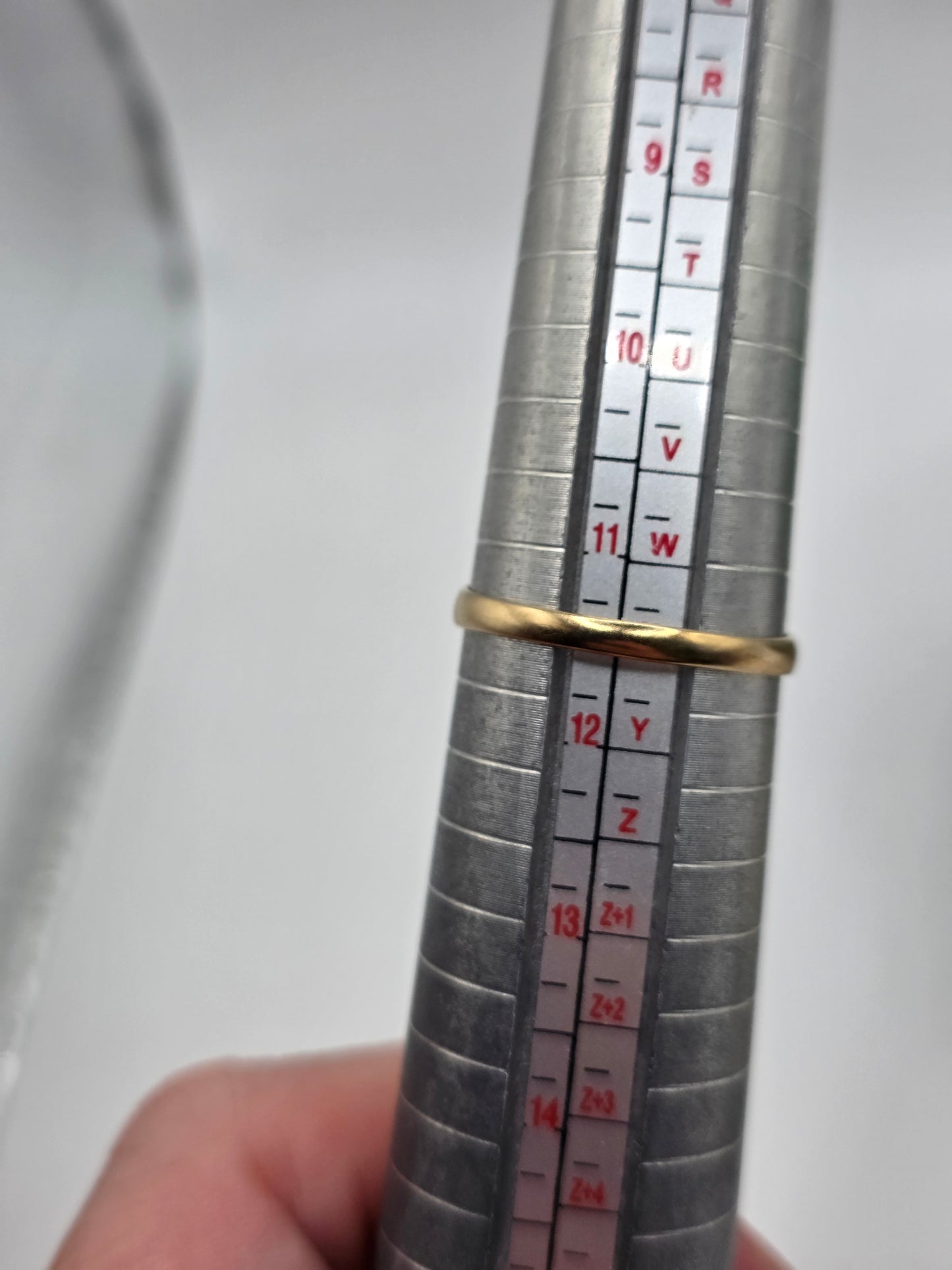 9ct gold garnet ring