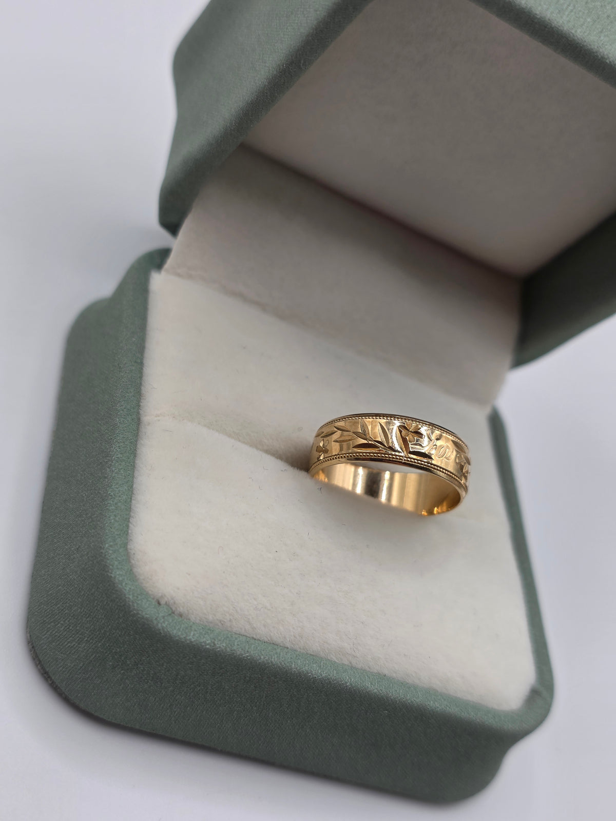 9ct gold "i love you" floral band ring