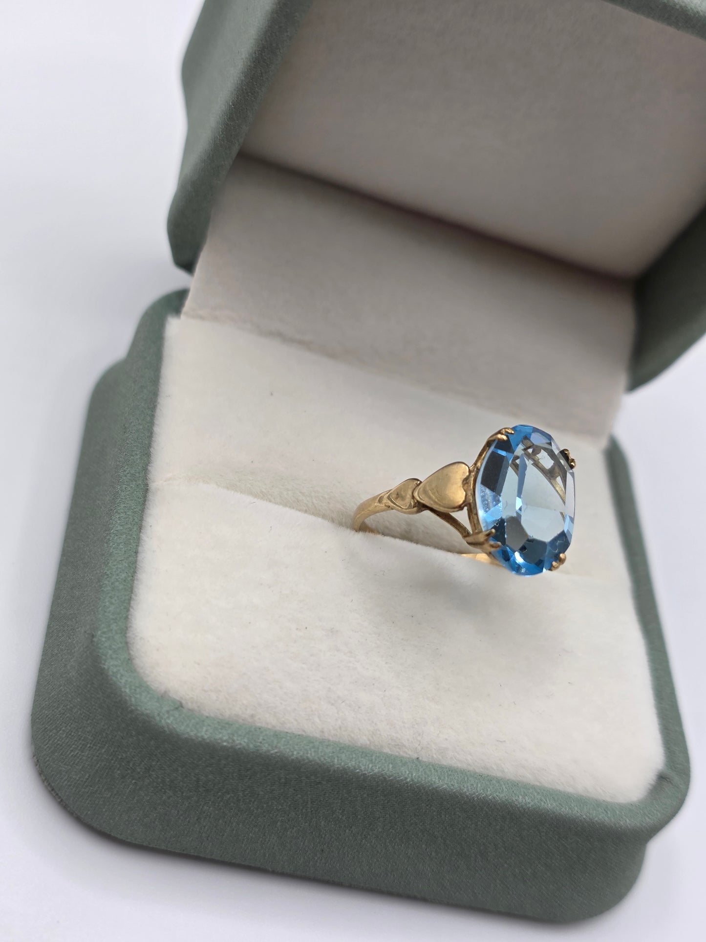 9ct gold blue cz ring