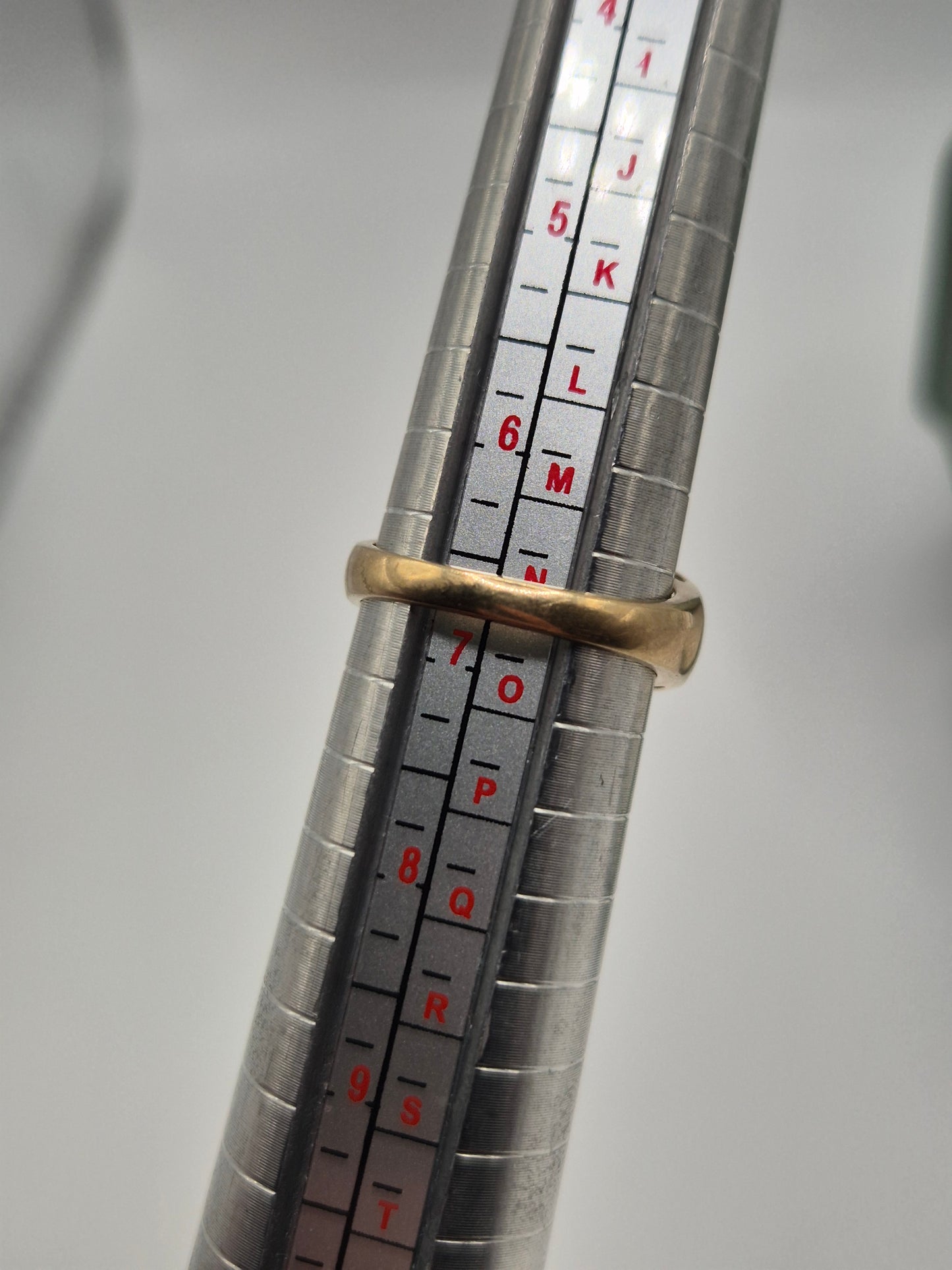 9ct gold peridot and diamond ring