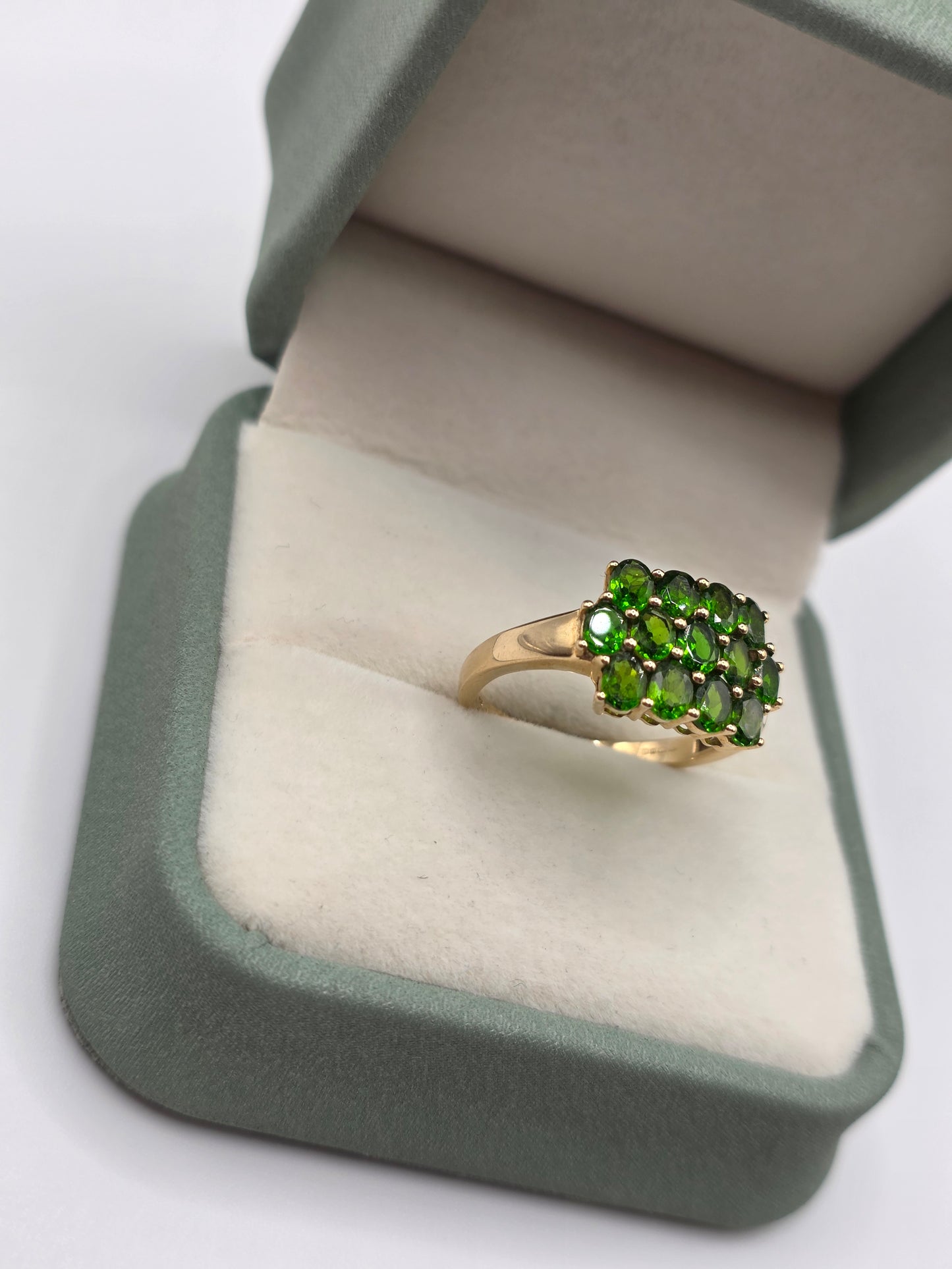 Heavy 9ct gold diopside ring