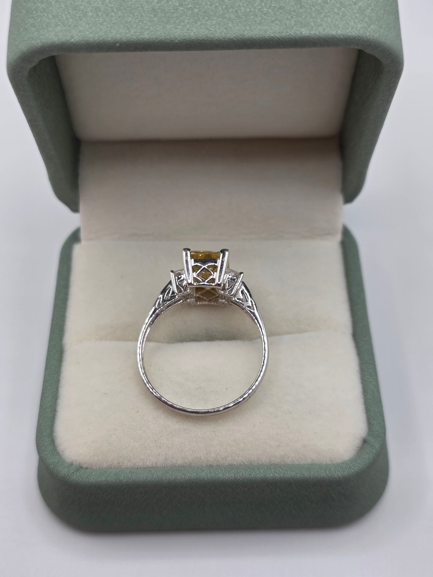 9ct white gold zircon ring