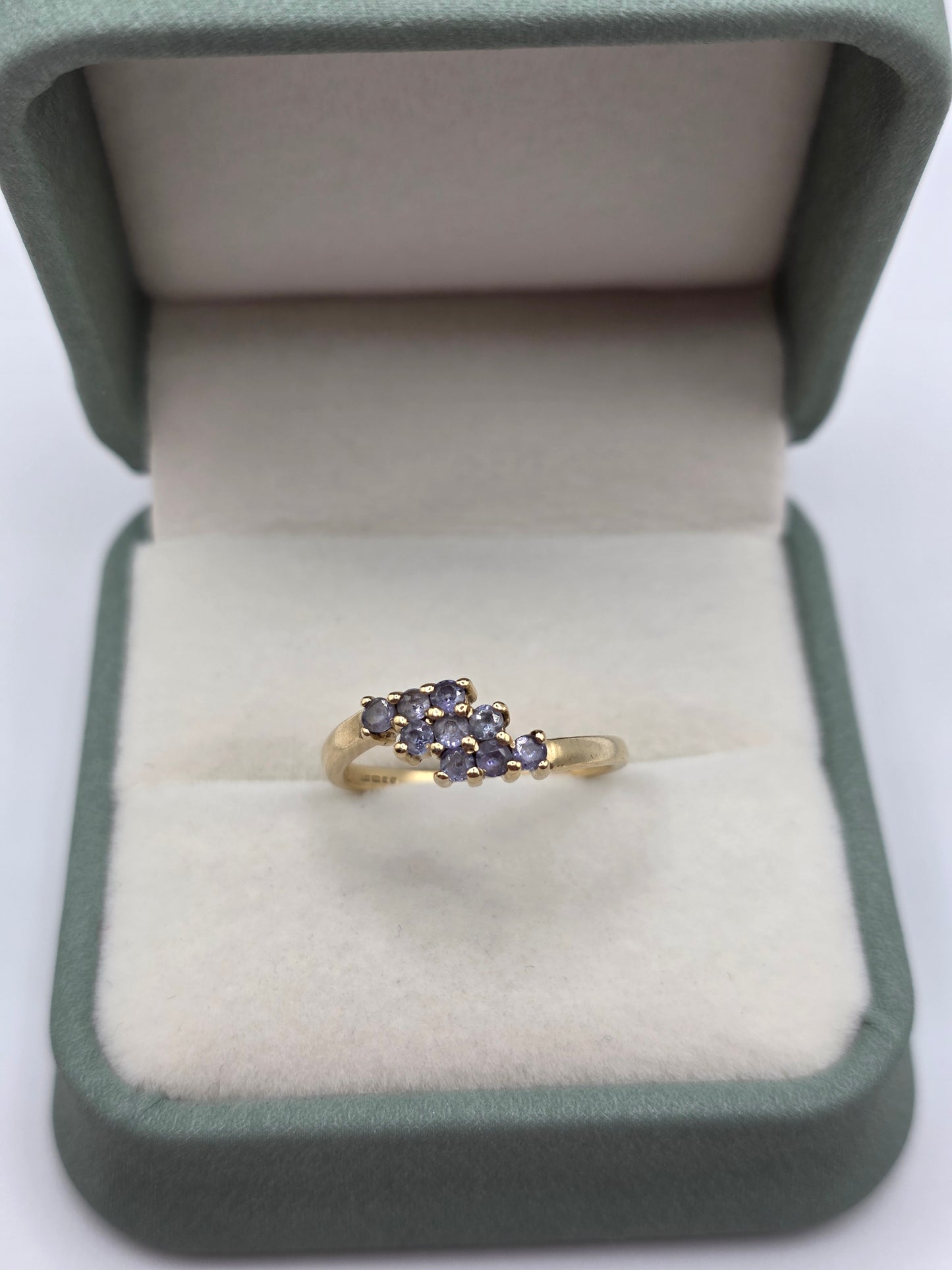 9ct gold tanzanite ring