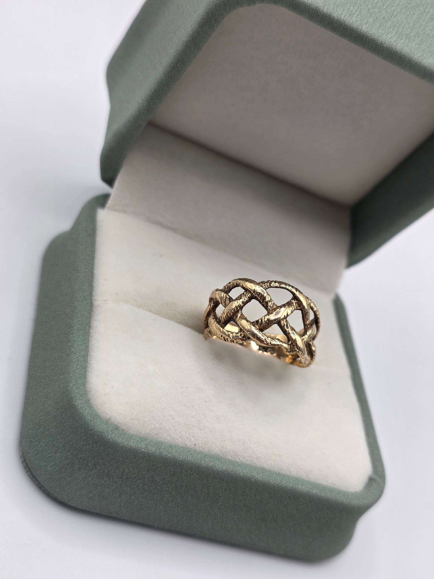 Vintage 9ct gold ring