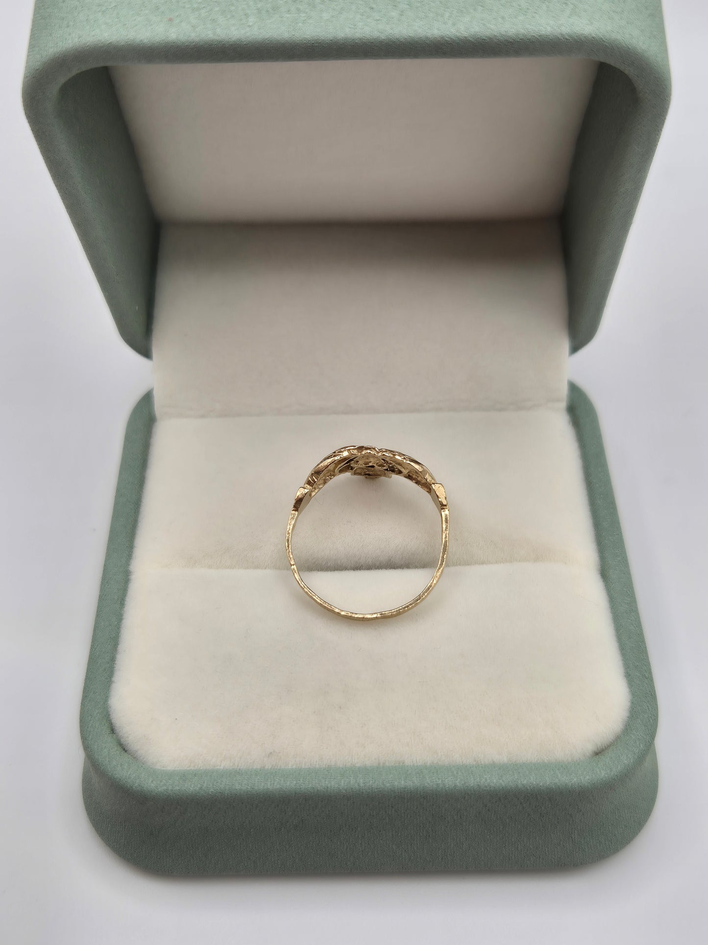 9ct gold claddagh ring
