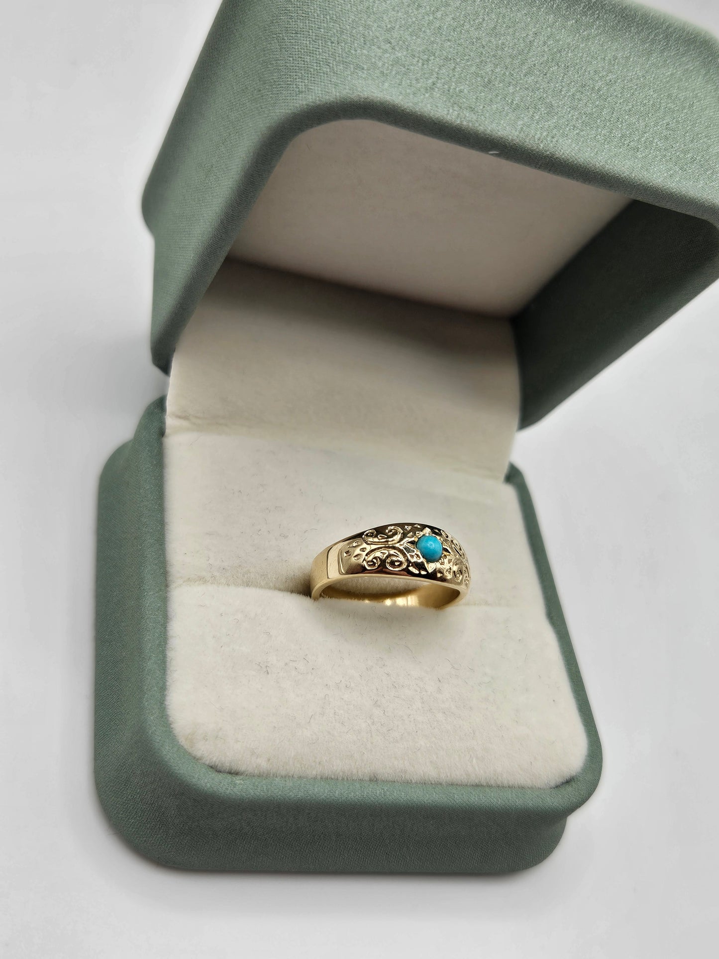 9ct gold turquoise gypsy ring