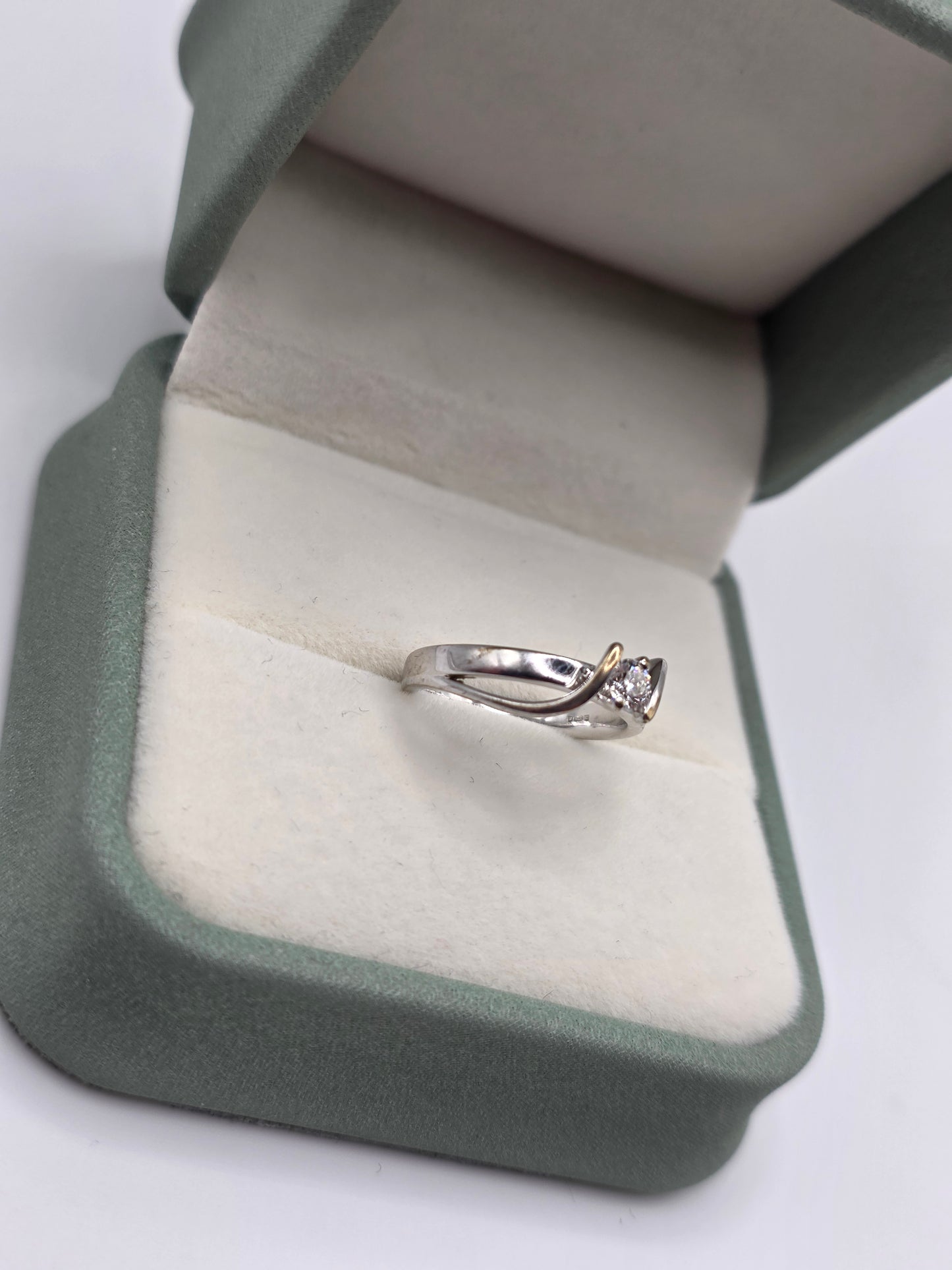 9ct white gold diamond ring