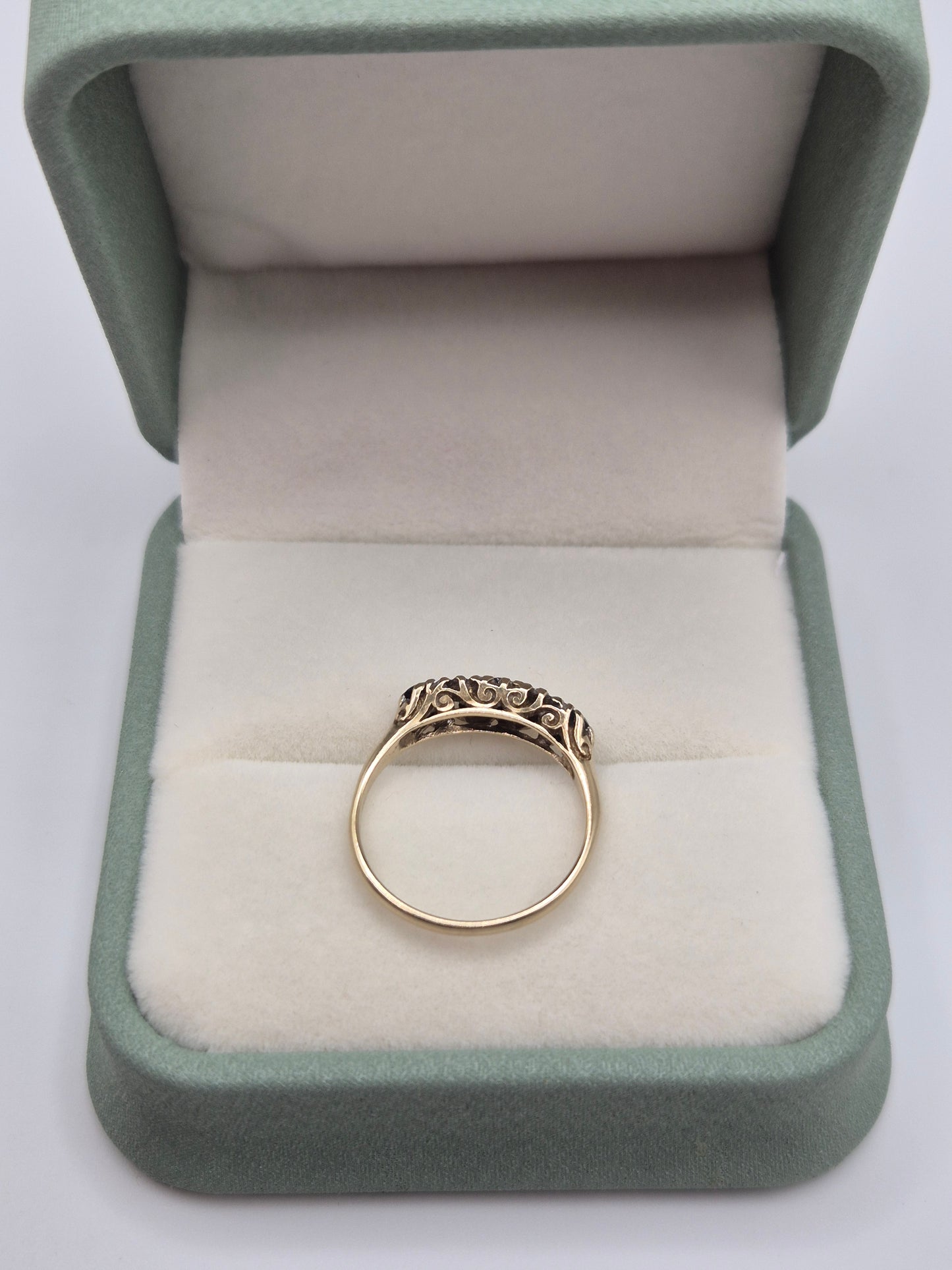 9ct gold sapphire and diamond ring