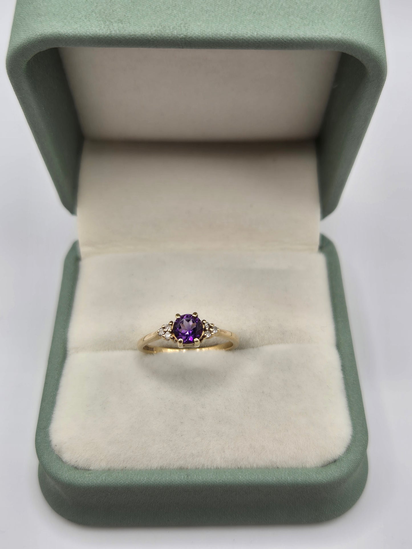 9ct gold amethyst and diamond ring