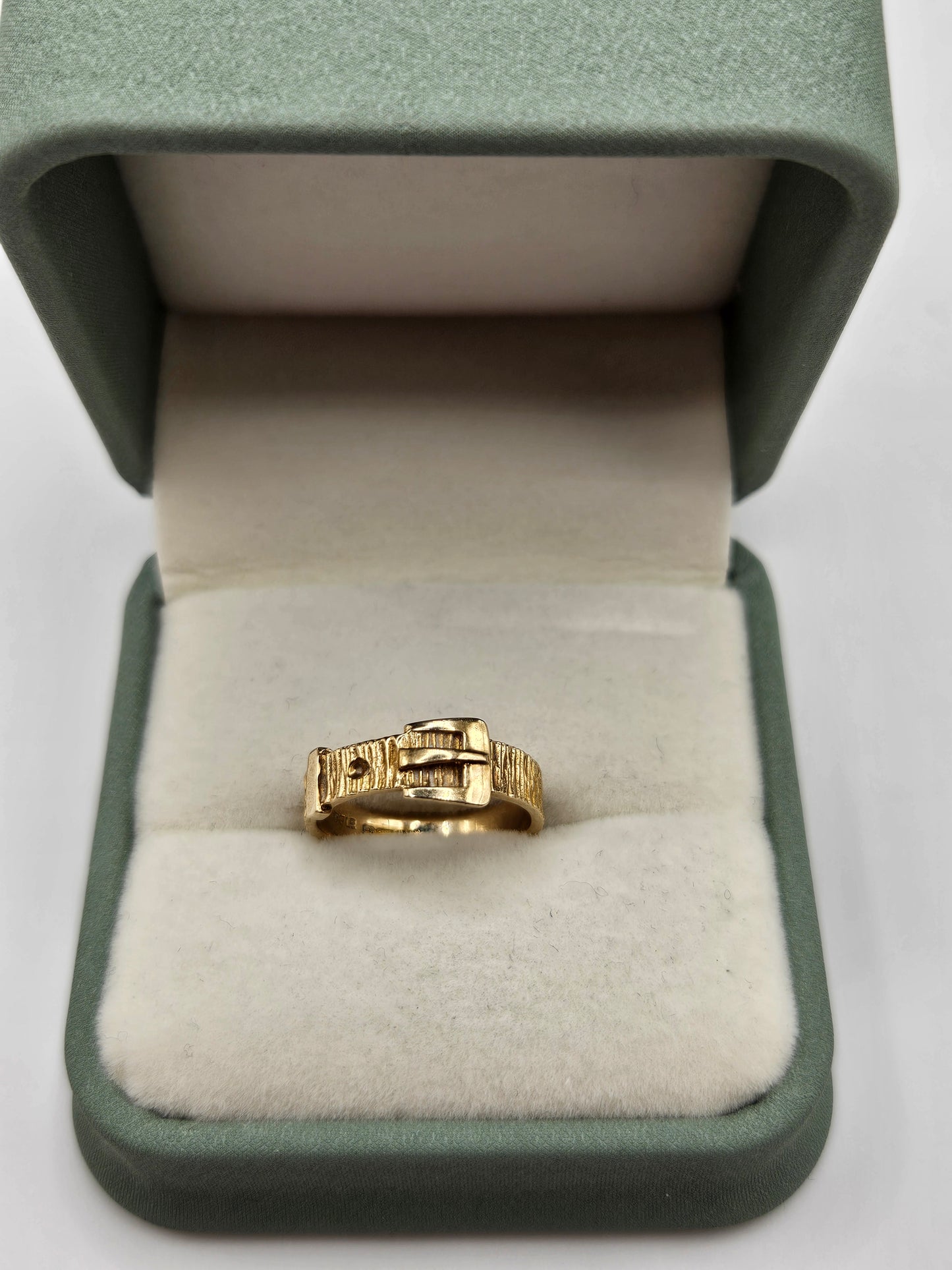 9ct gold buckle ring