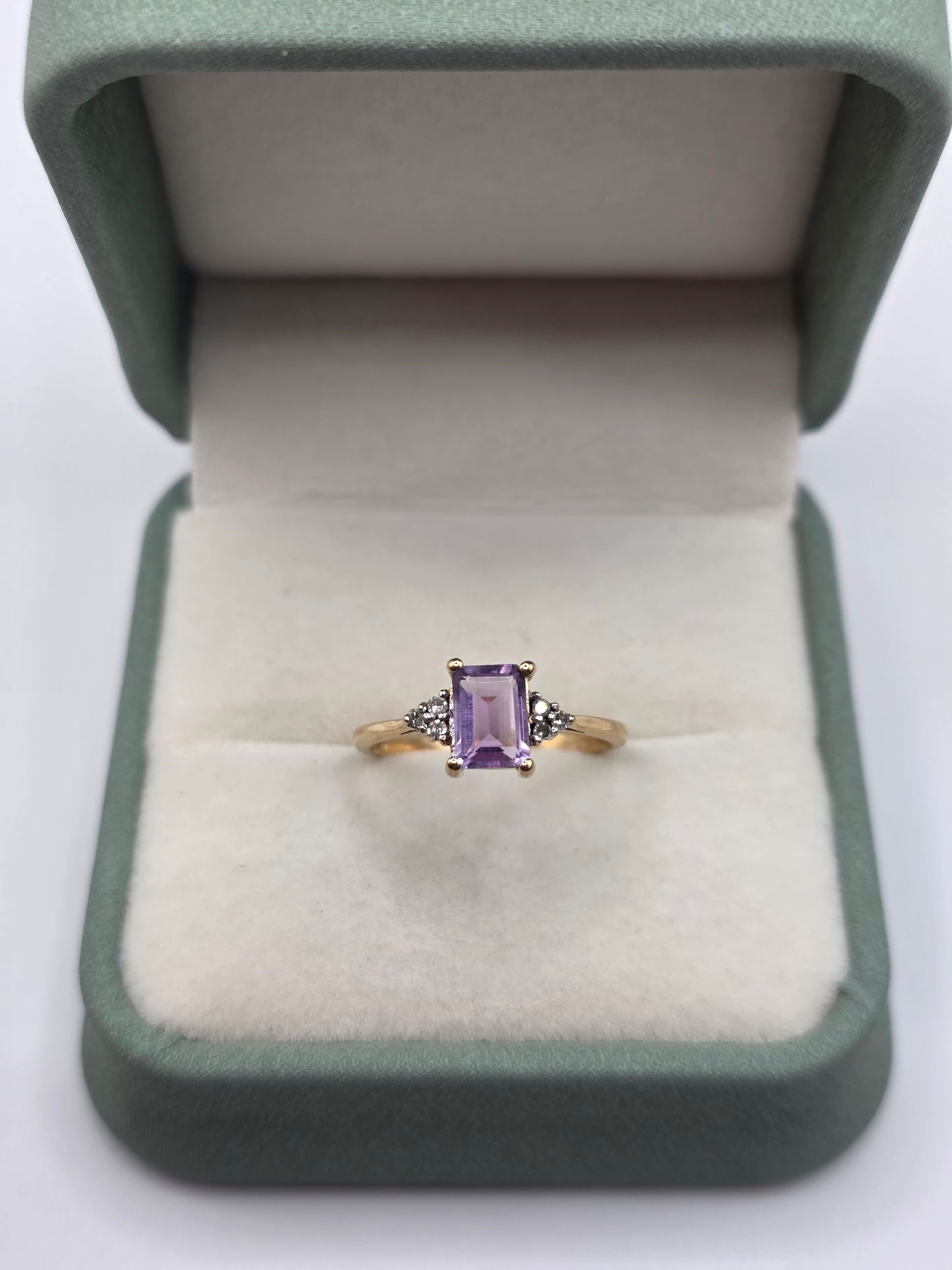 9ct gold amethyst and diamond ring