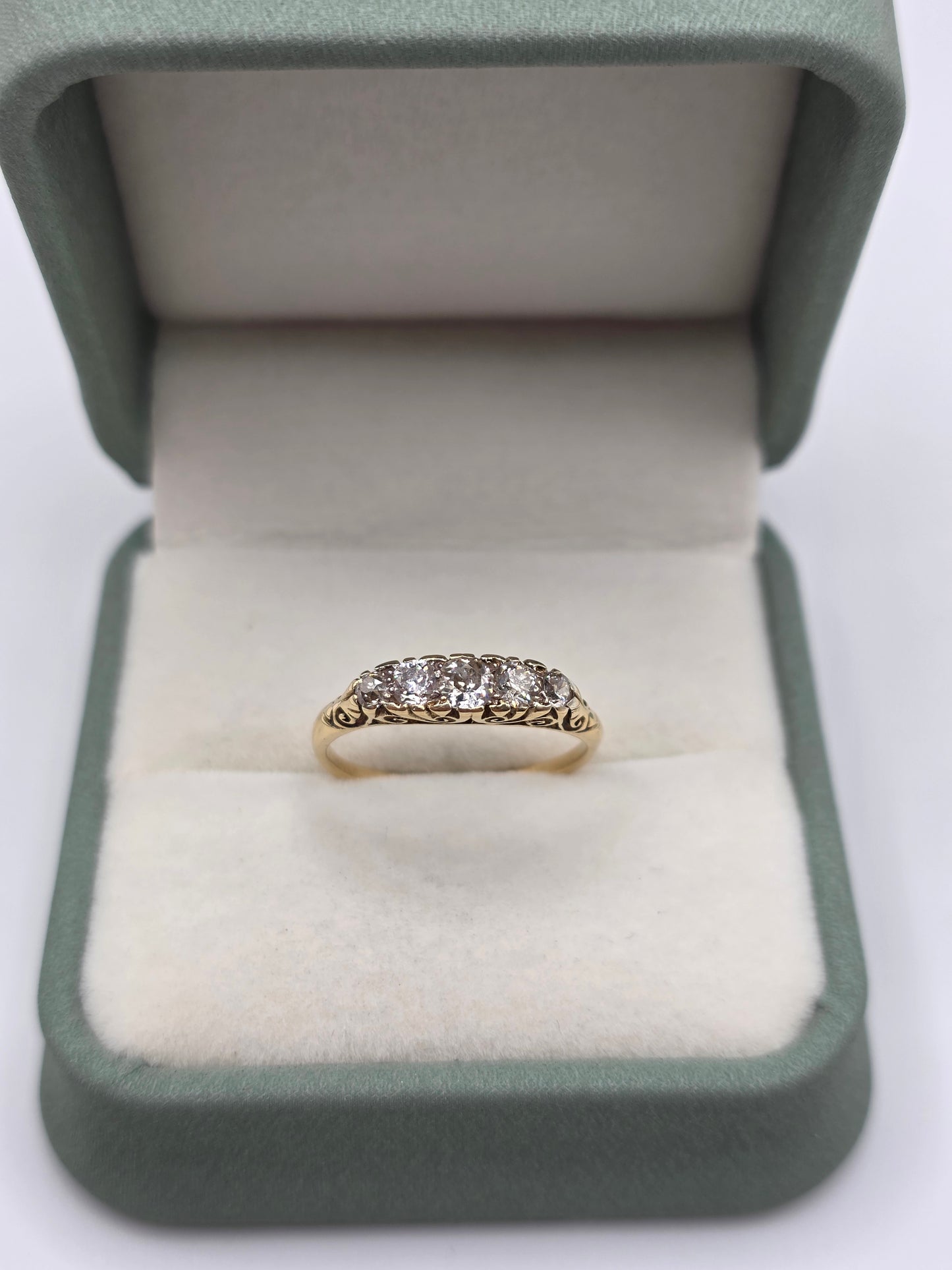 18ct gold diamond ring