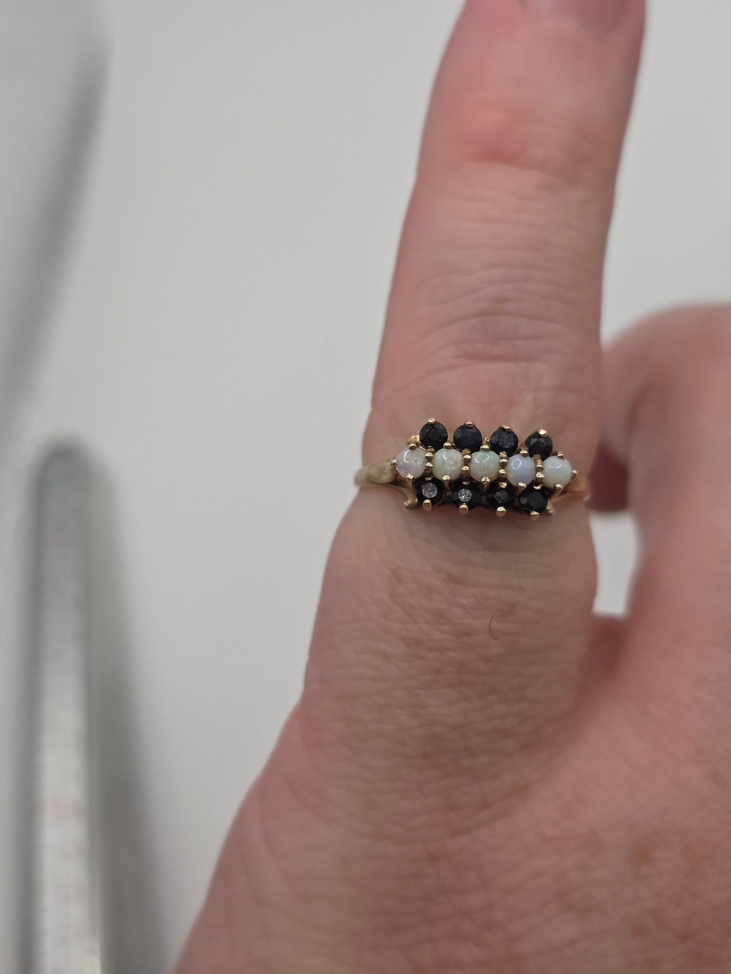 9ct gold opal and sapphire ring