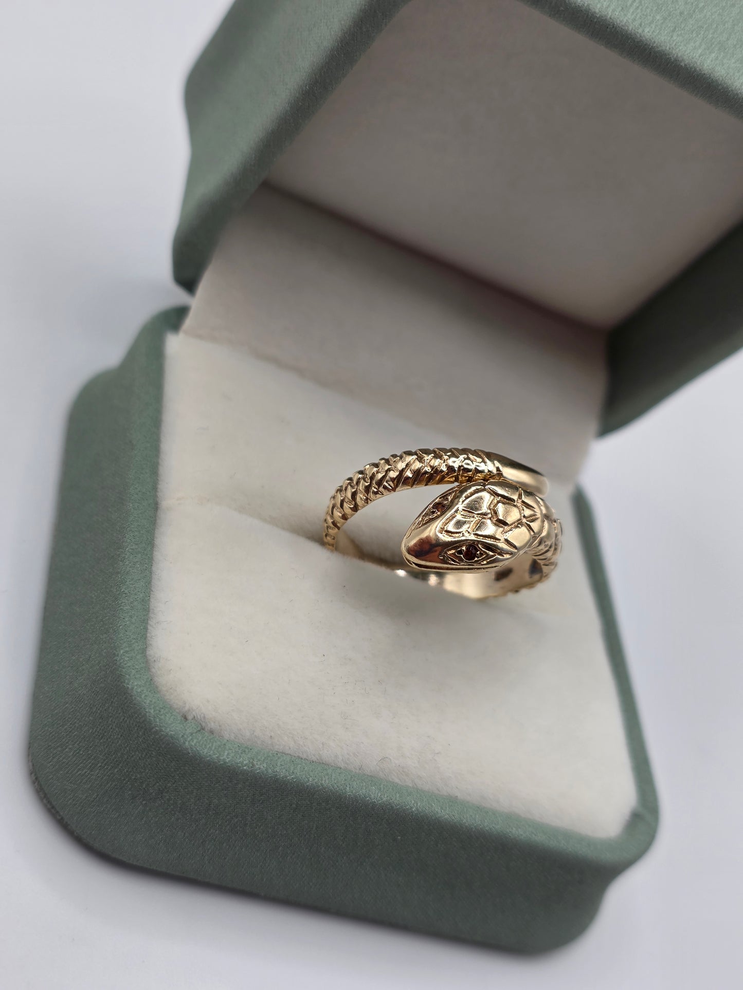9ct gold garnet snake ring