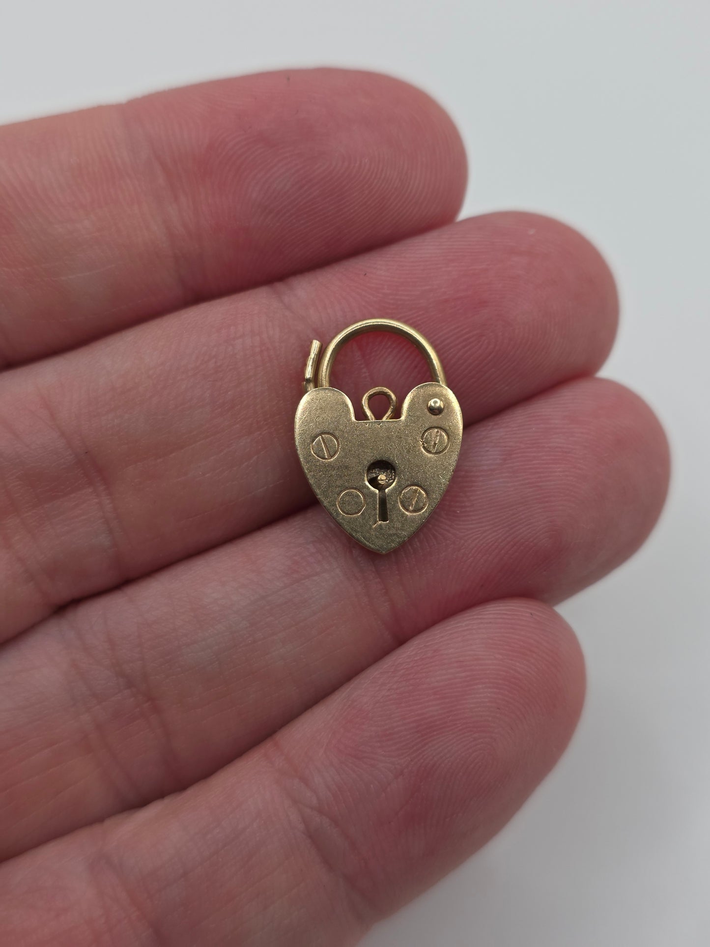 9ct gold padlock 41