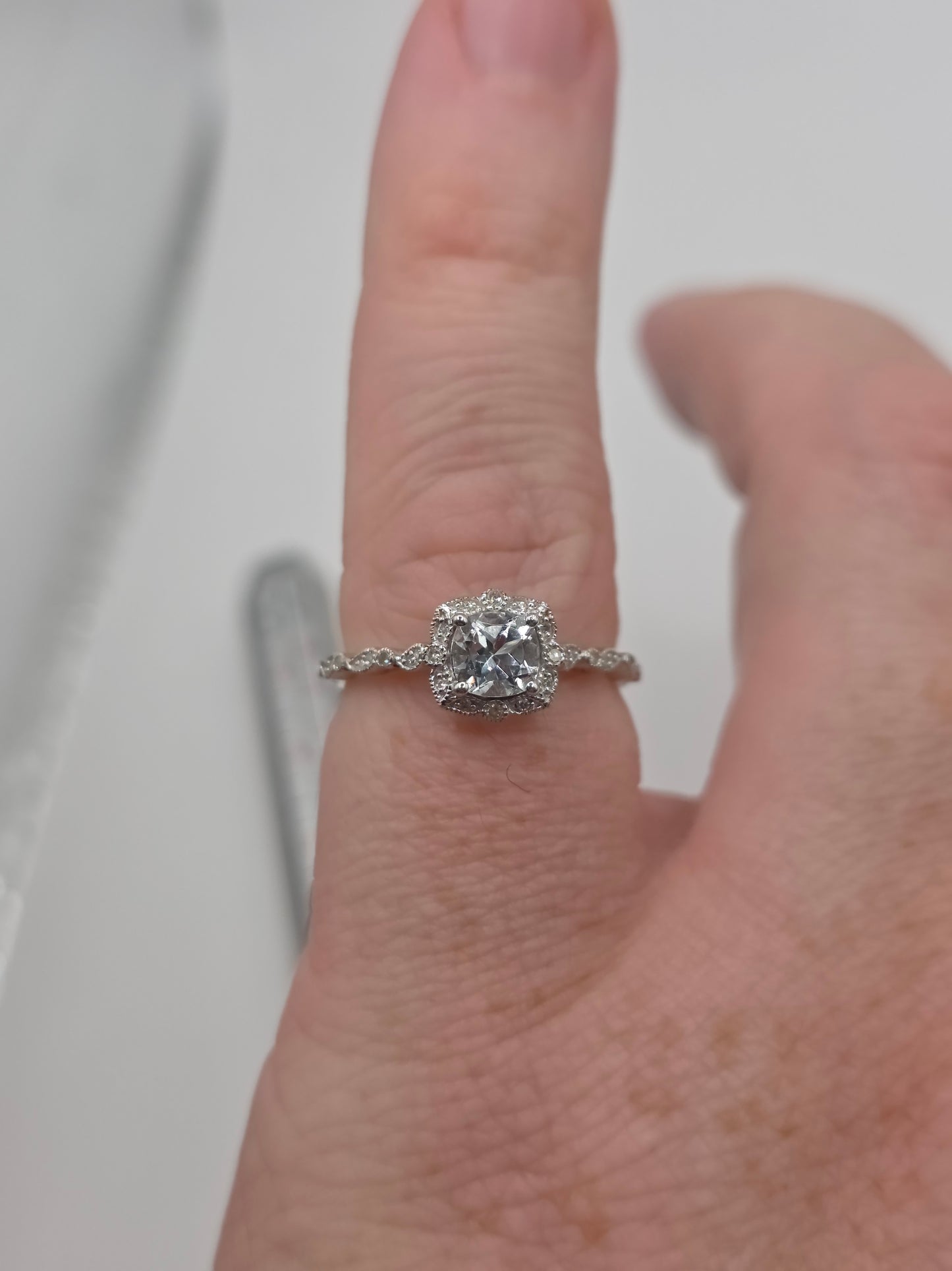 9ct white gold aquamarine and diamond ring