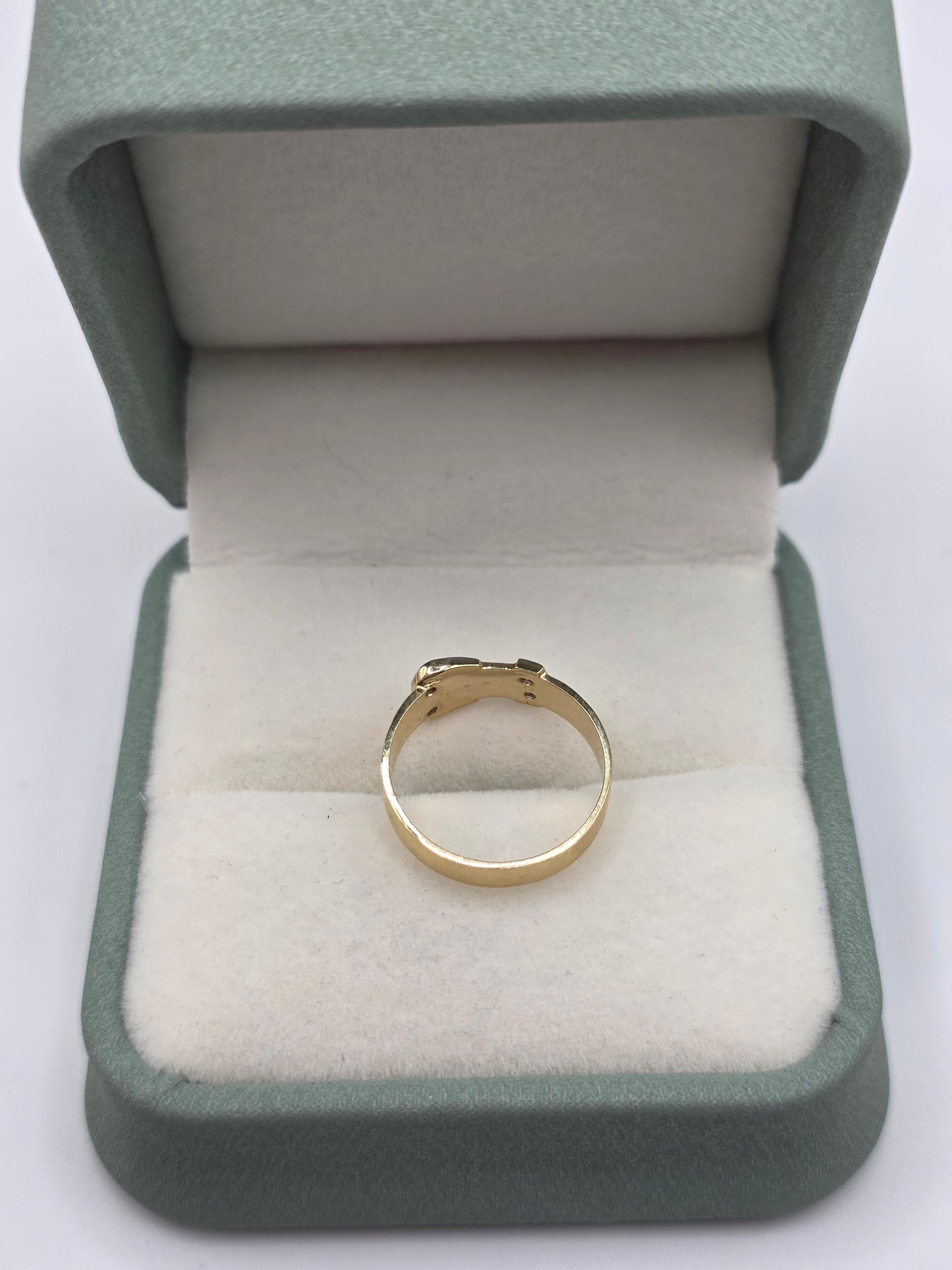 9ct gold cz buckle ring