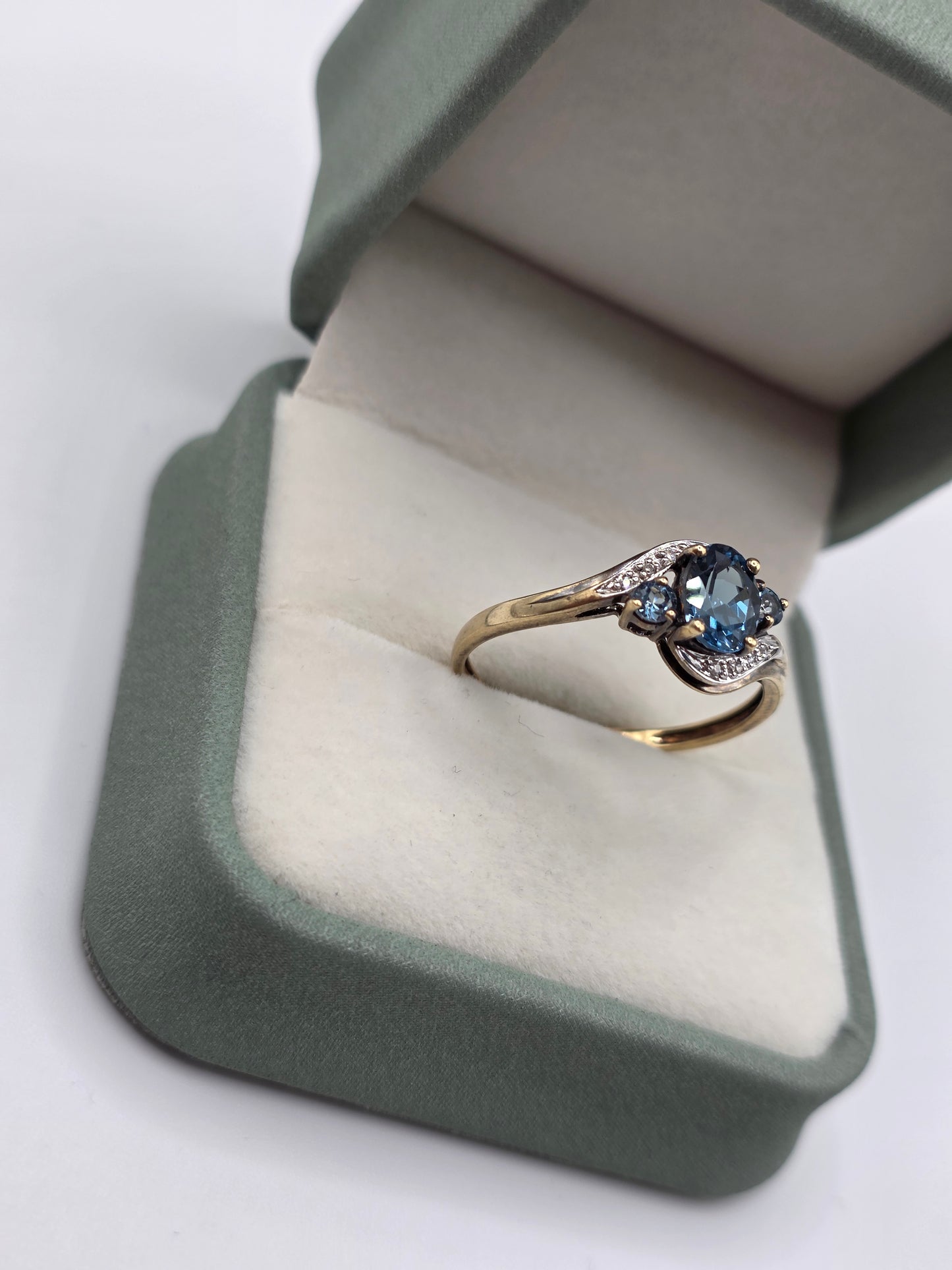 9ct gold topaz and diamond ring
