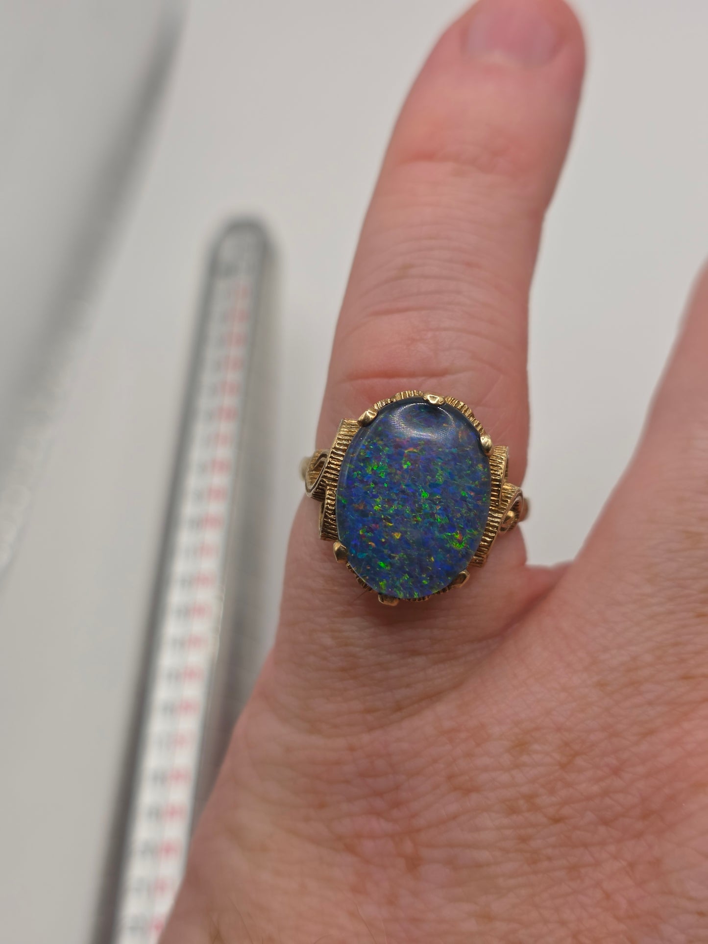 Vintage 9ct gold opal triplet ring