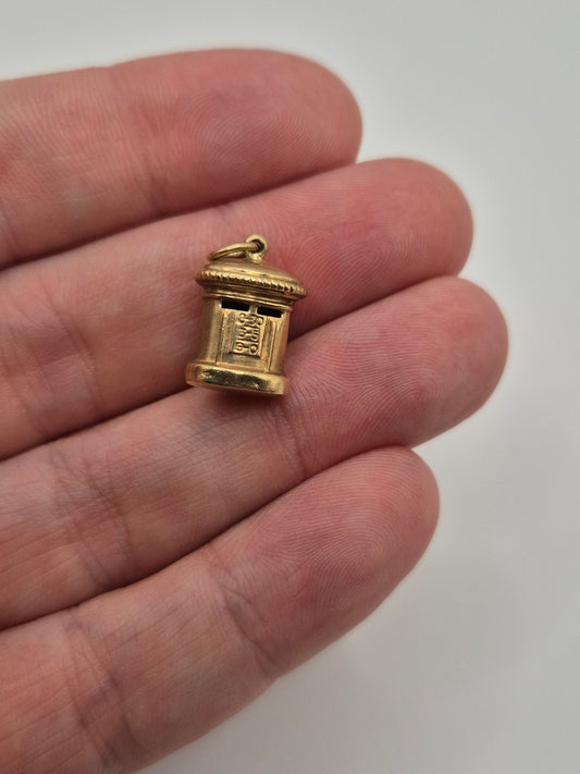 9ct gold post box charm