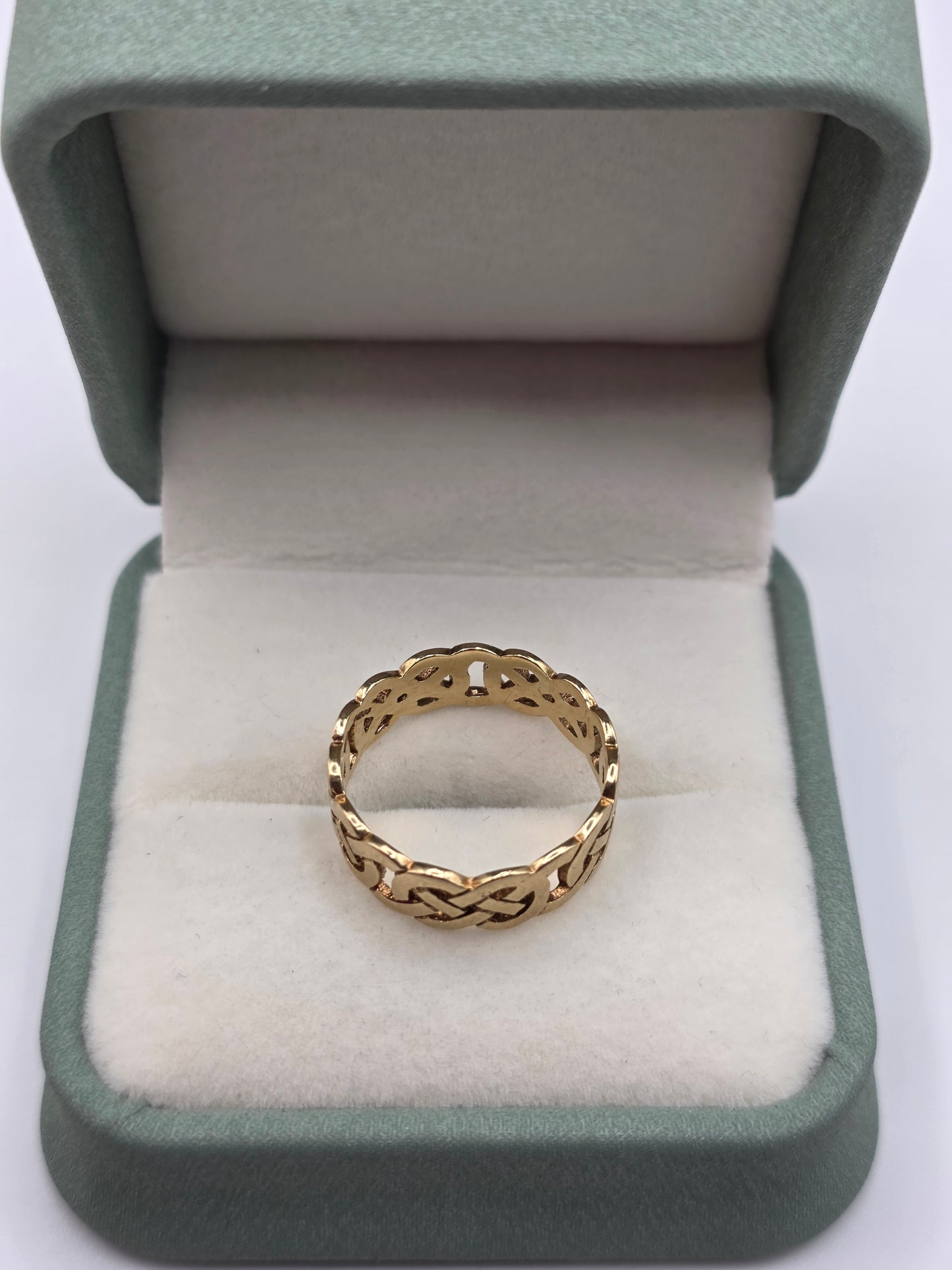 9ct gold celtic ring