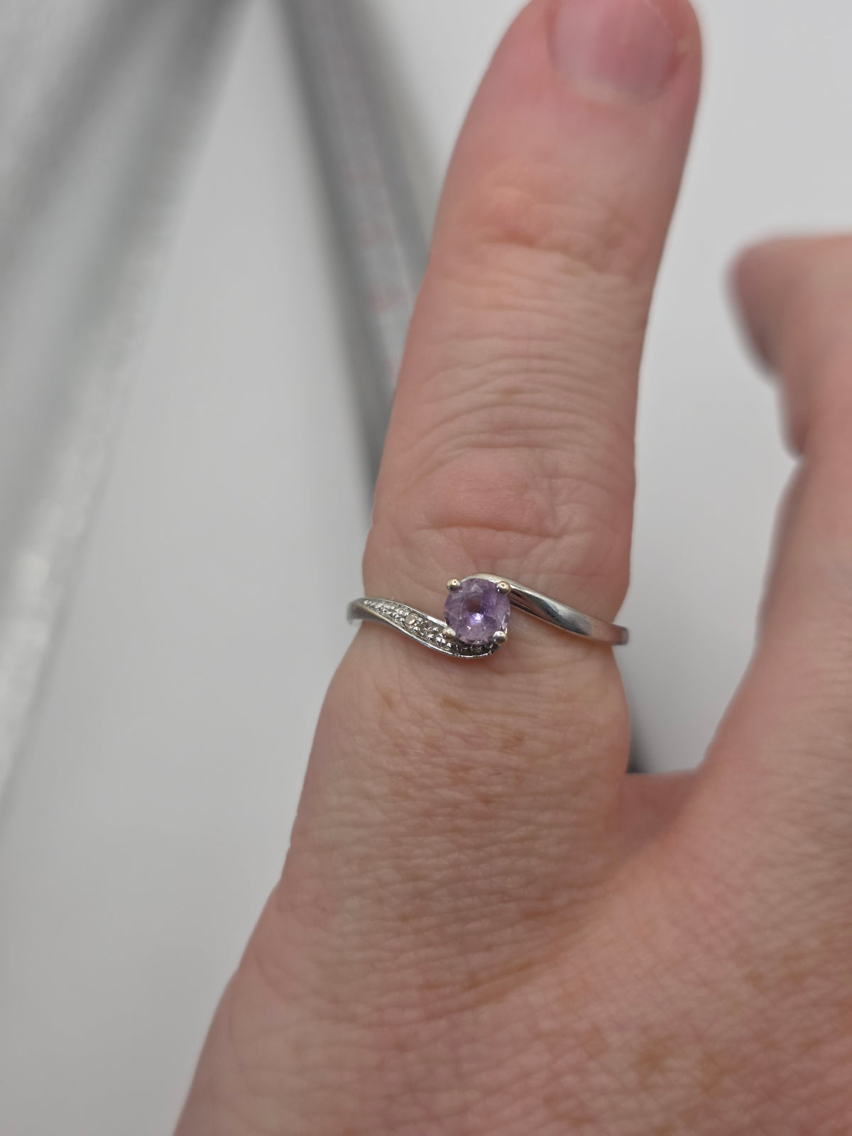 9ct white gold amethyst and diamond ring