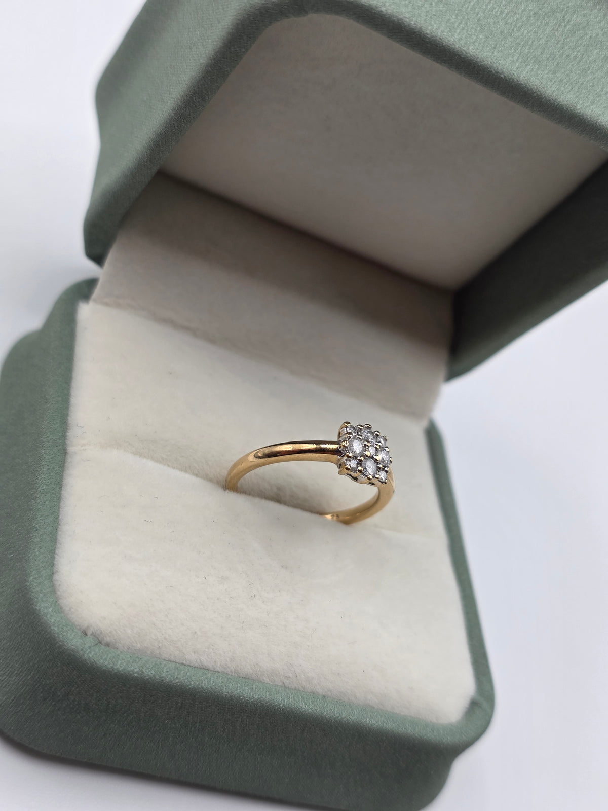9ct gold diamond cluster ring