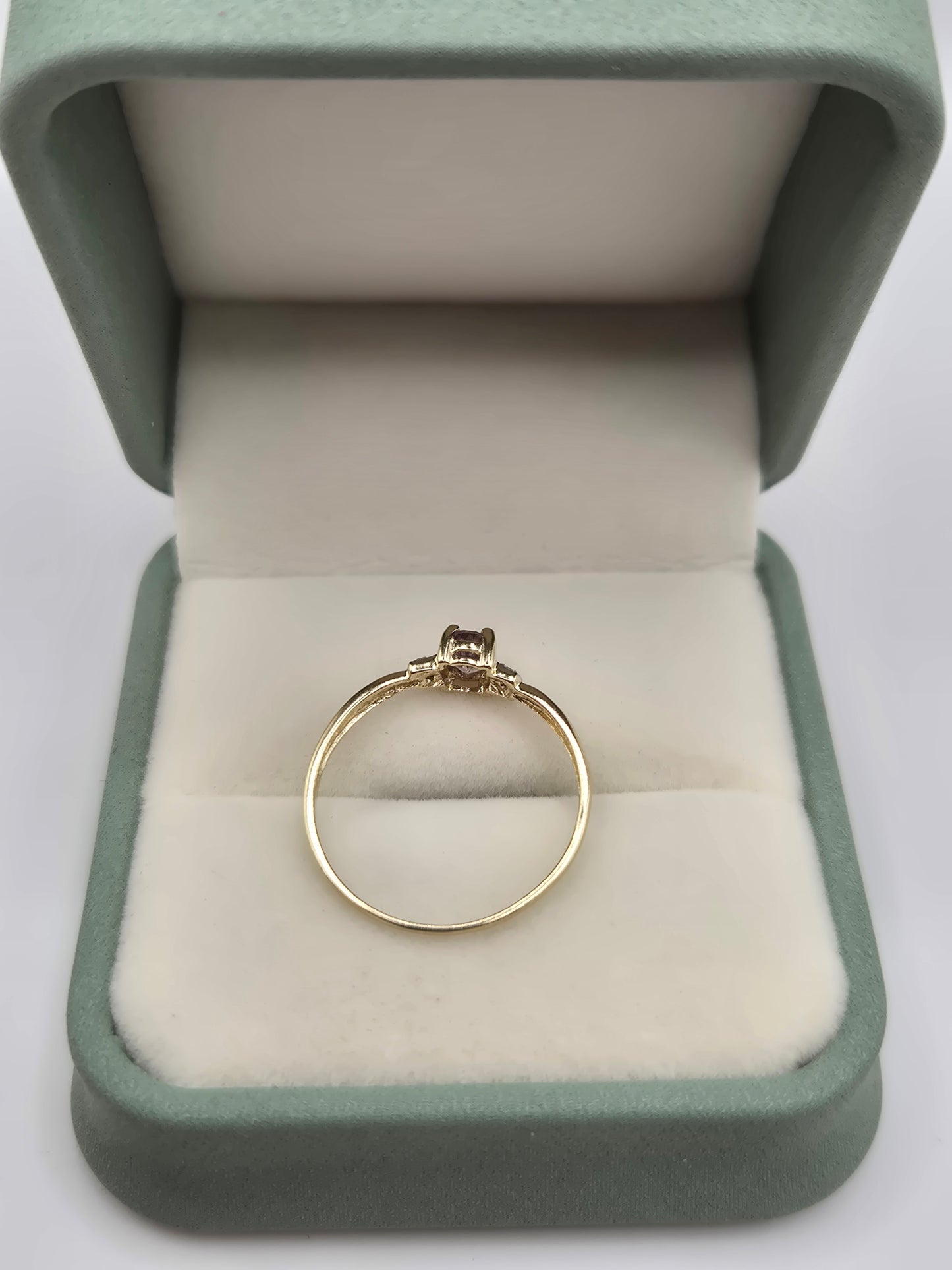 9ct gold amethyst and diamond ring