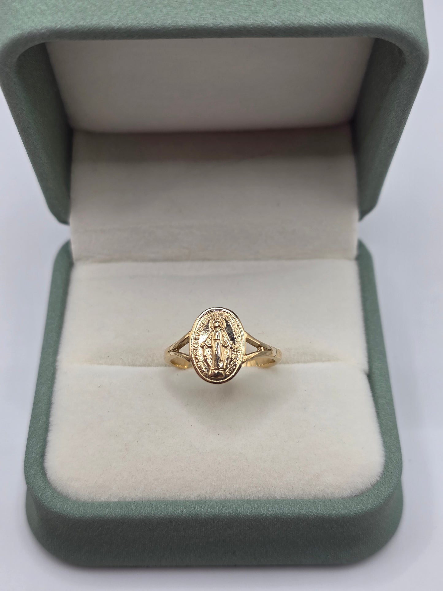 9ct gold st mary ring