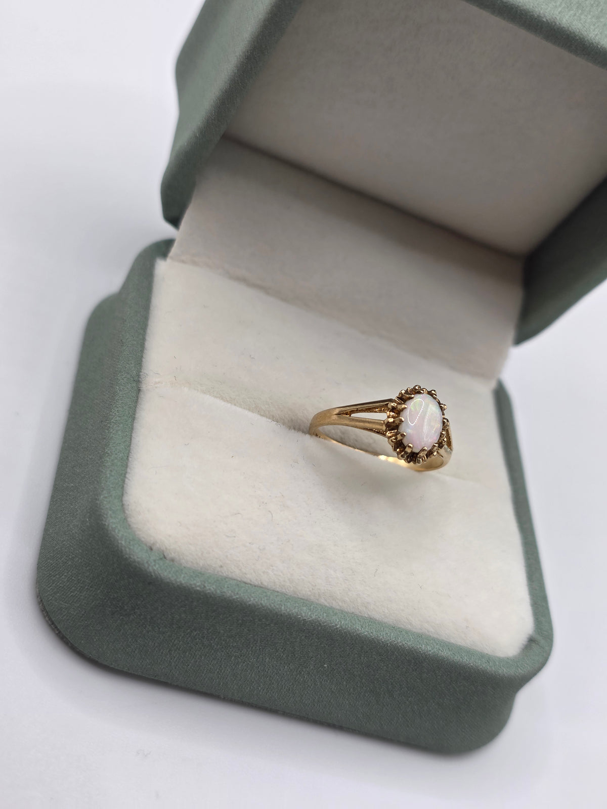9ct gold opal ring