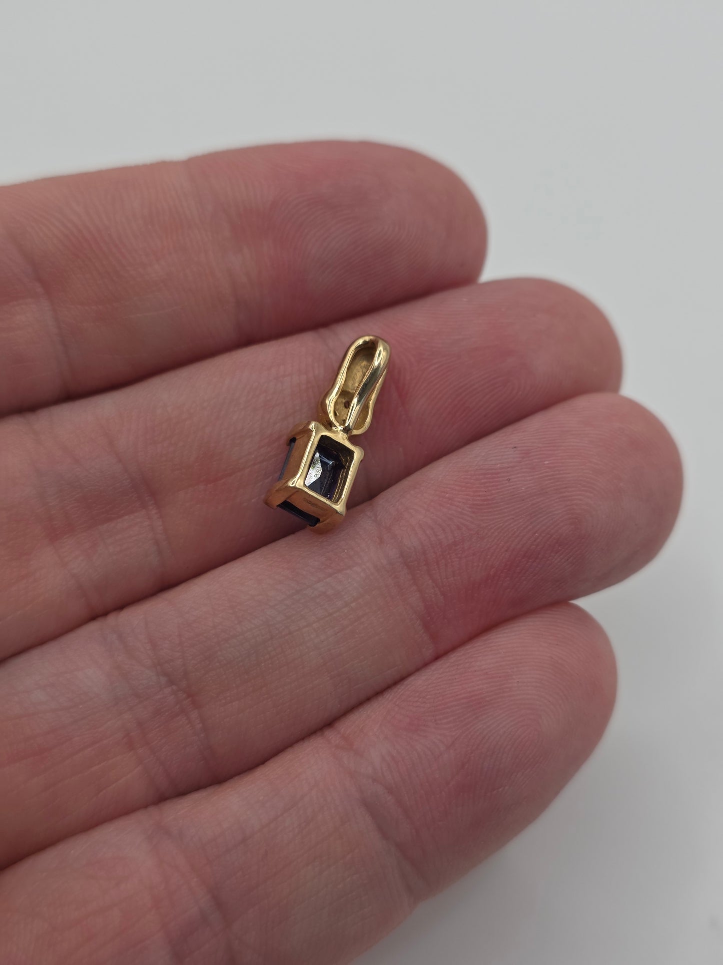 9ct gold kyanite and diamond pendant