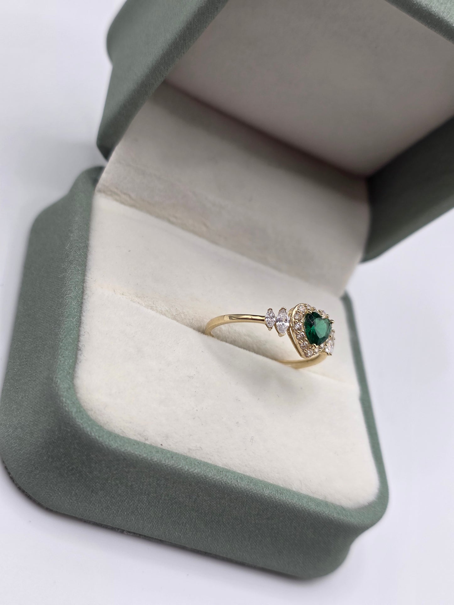 9ct gold cz cluster ring