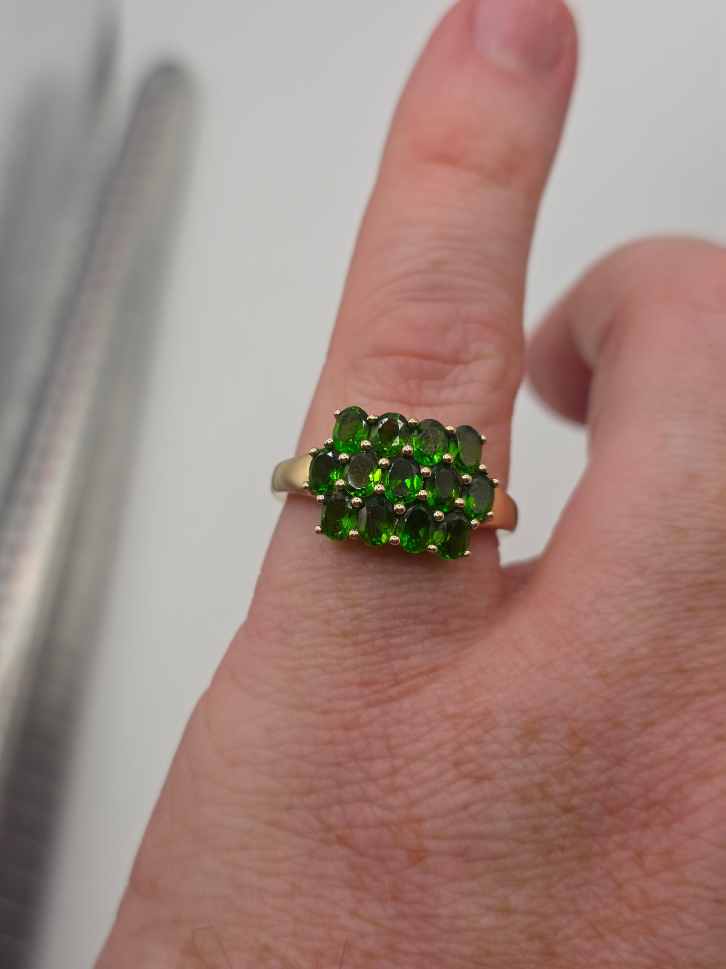 Heavy 9ct gold diopside ring