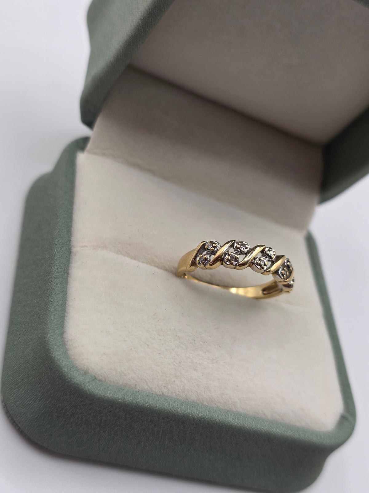 9ct gold diamond ring