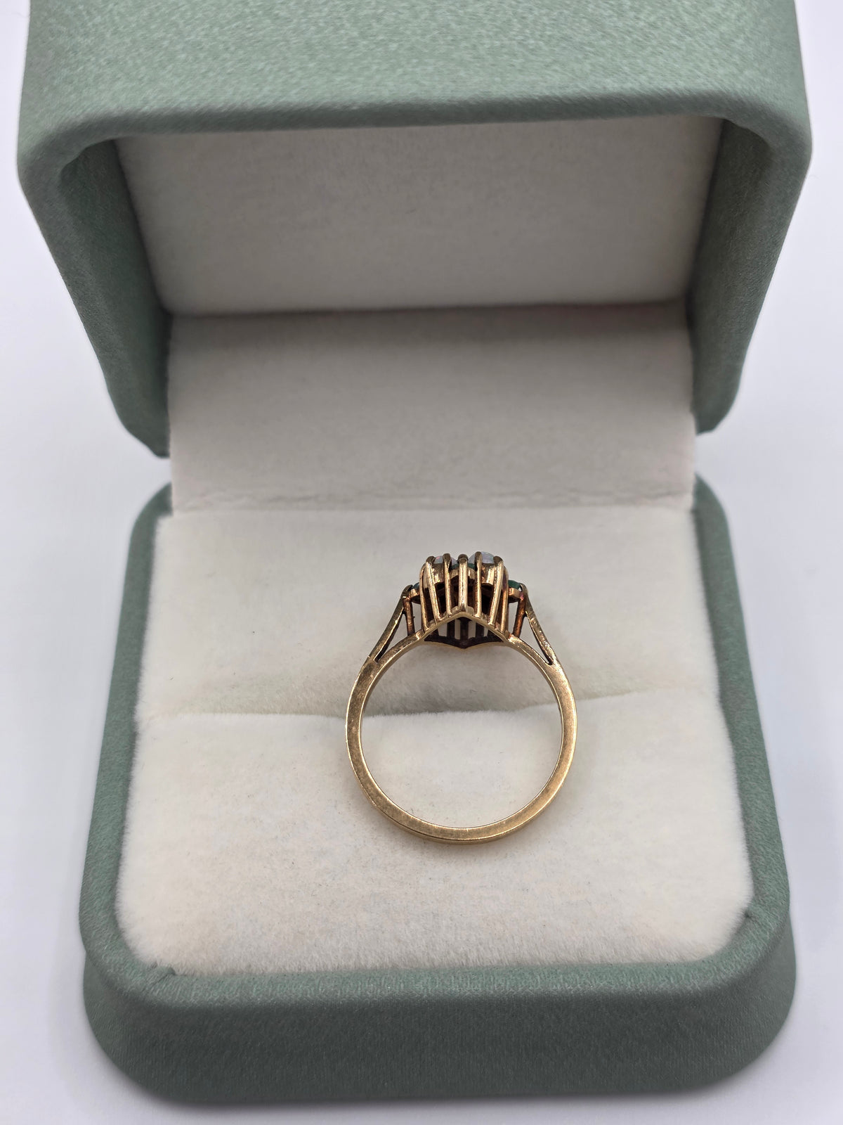 9ct gold emerald and opal ring