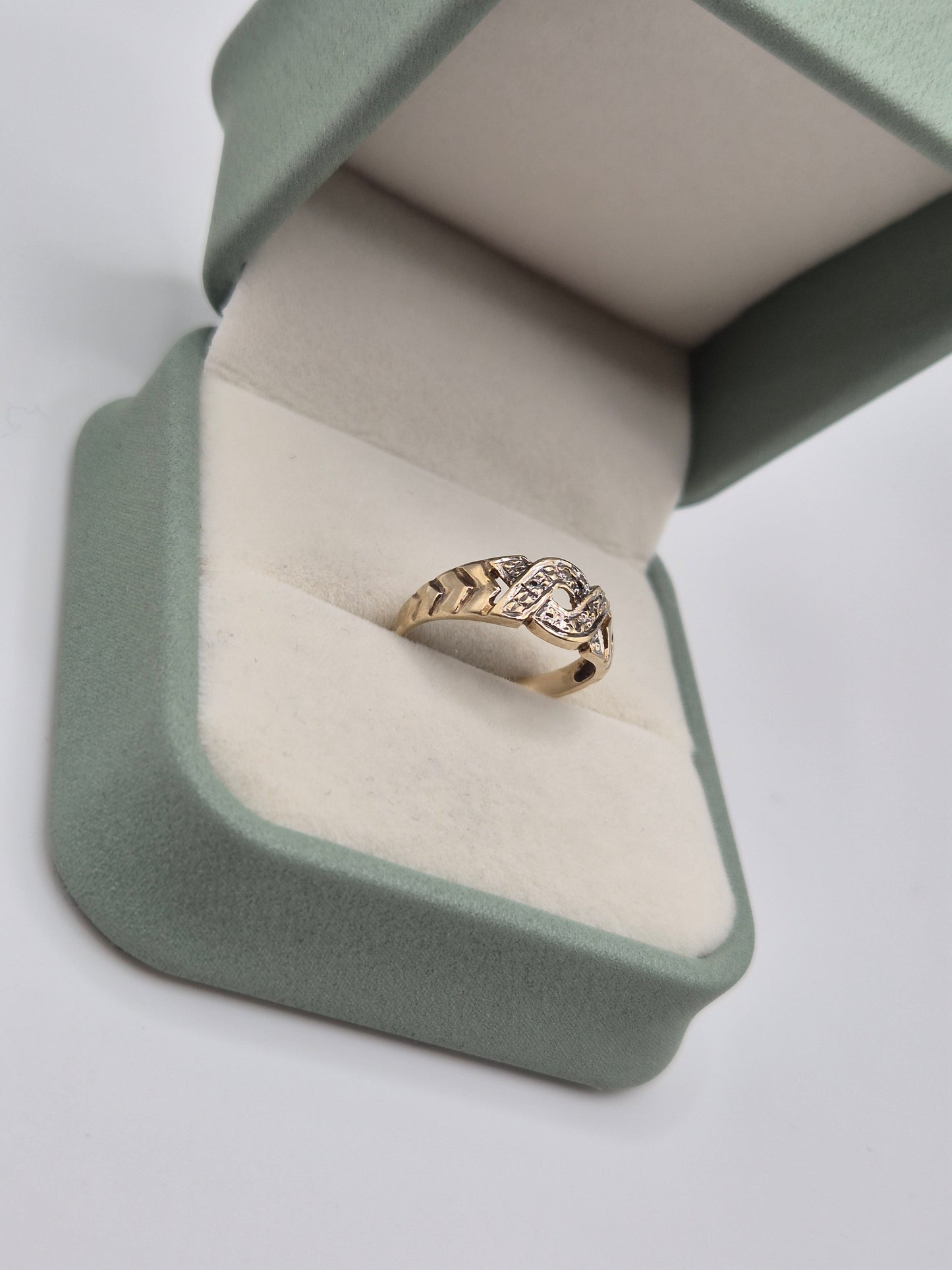 9ct gold diamond ring