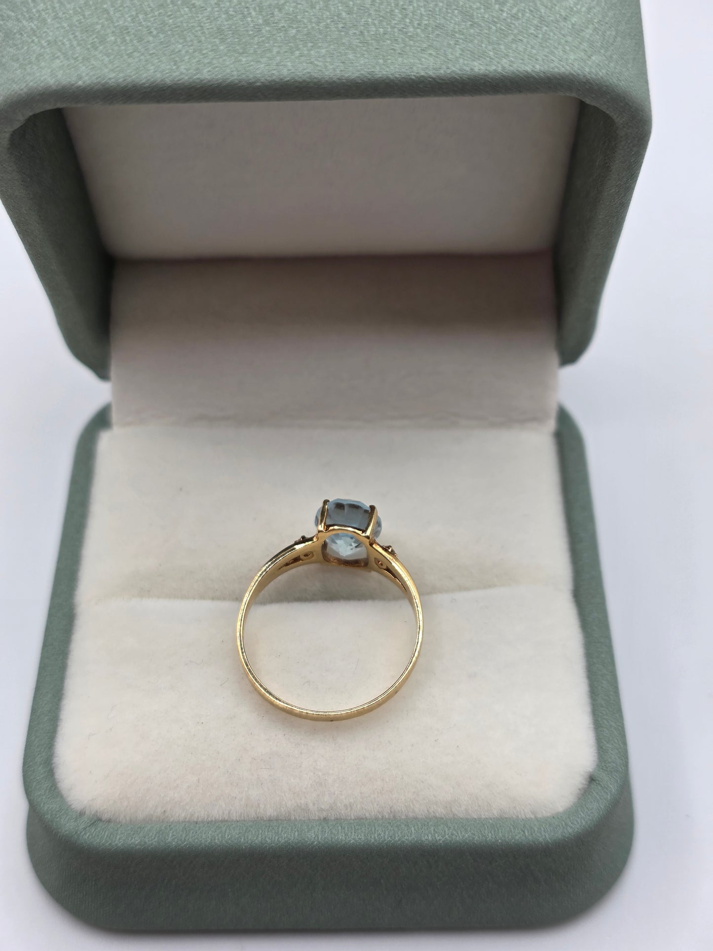9ct gold aquamarine and diamond ring
