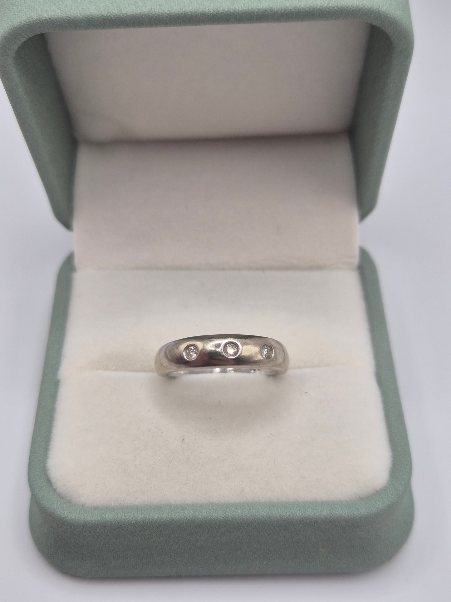 Heavy 9ct white gold diamond ring