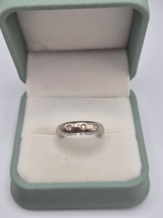 Heavy 9ct white gold diamond ring