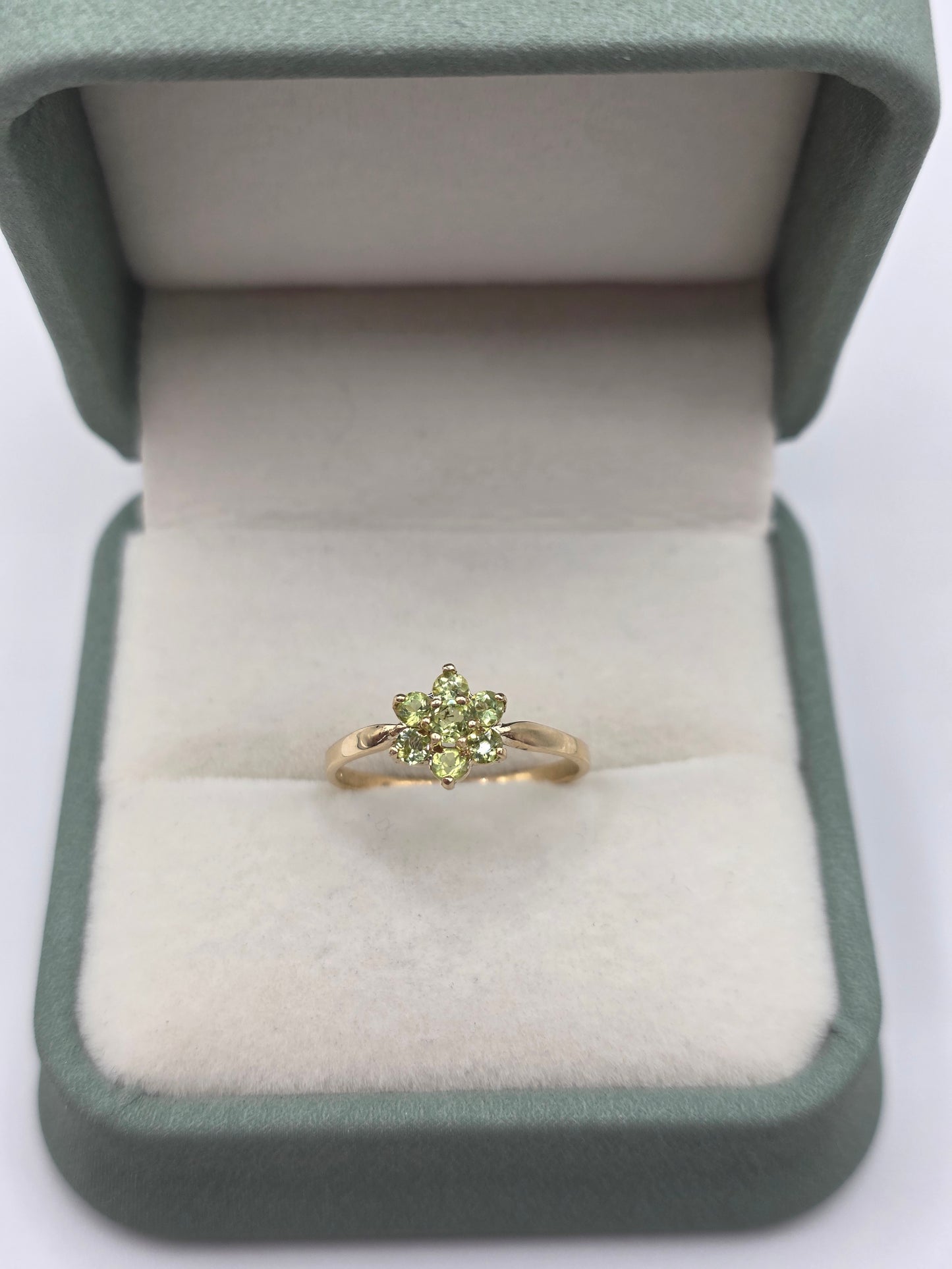 9ct gold peridot cluster ring