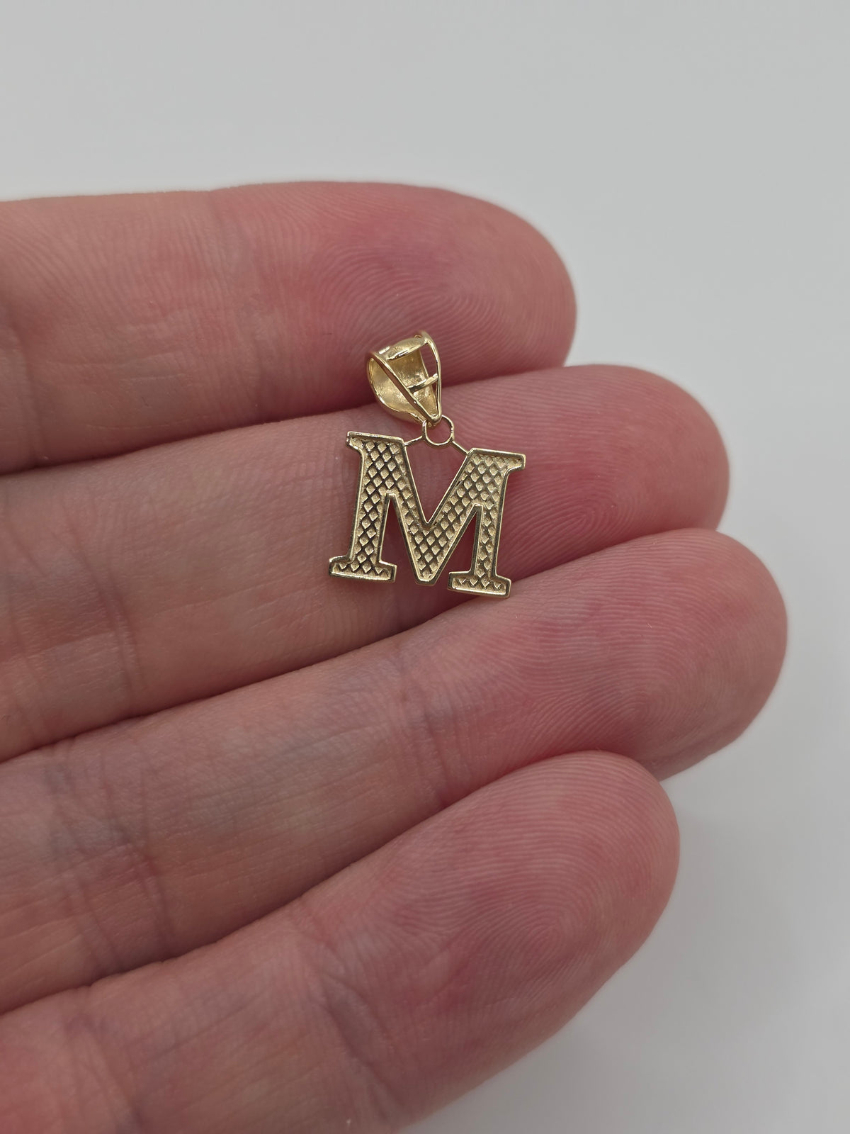 9ct gold initial M pendant